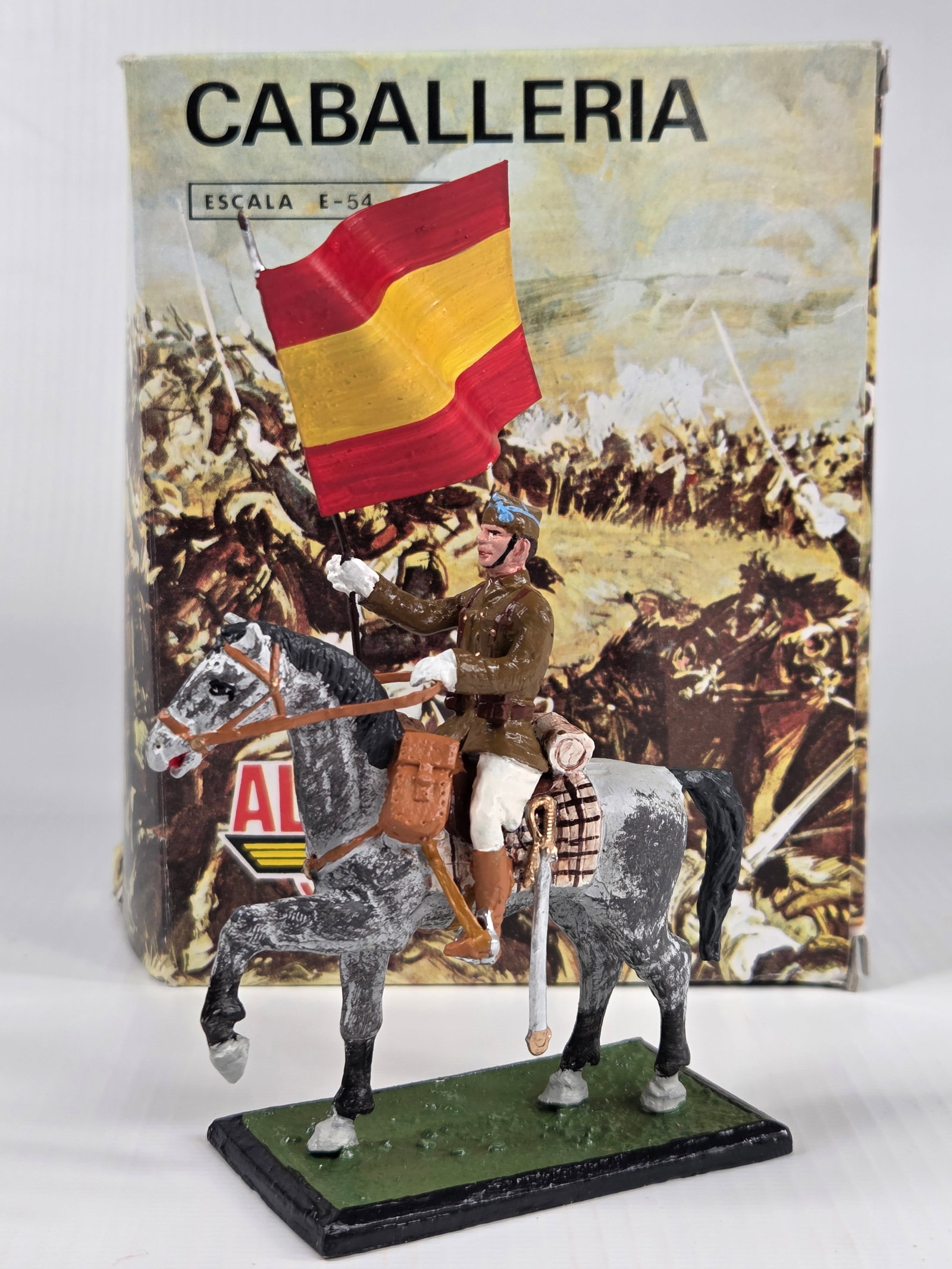 ALYMER HAND PAINTED MOUNTED LEAD SOLDIER: REMAINS IN VERY GOOD CONDITION, SHOWING LIGHT WEAR. INCLUDES ORIGINAL BOX.