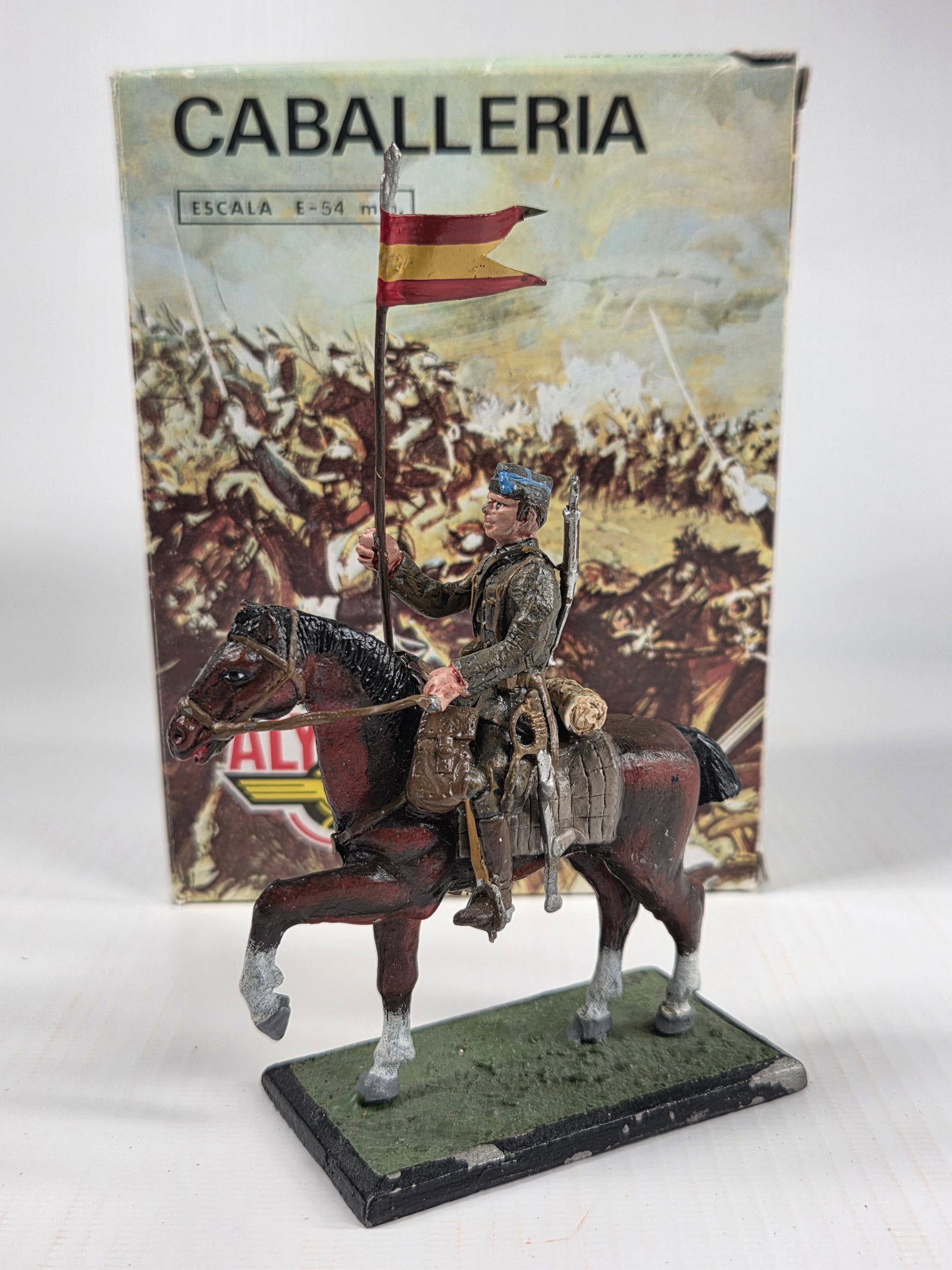 ALYMER HAND PAINTED MOUNTED LEAD SOLDIER: REMAINS IN VERY GOOD CONDITION, SHOWING LIGHT WEAR. INCLUDES ORIGINAL BOX.