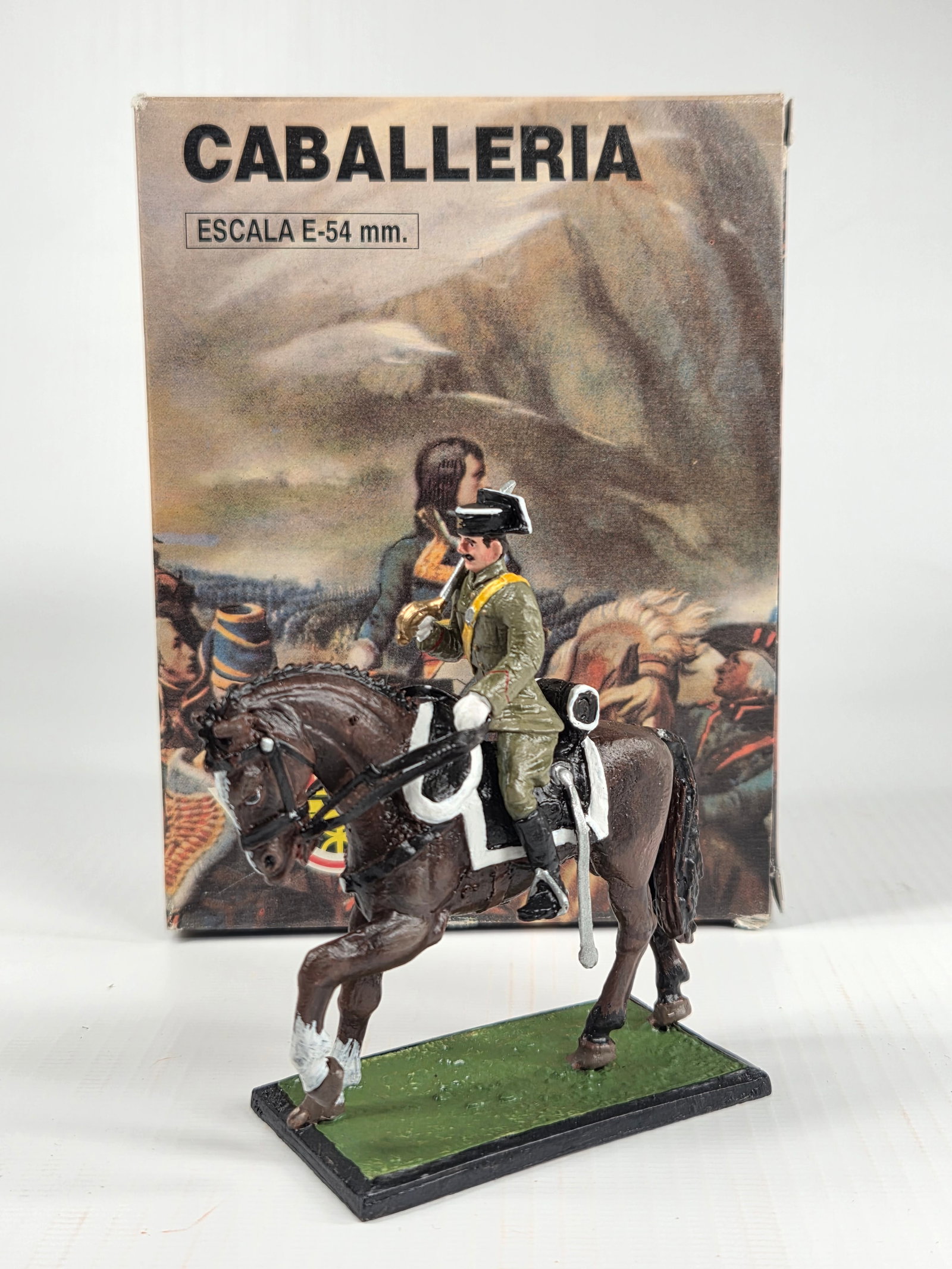 ALYMER HAND PAINTED MOUNTED LEAD SOLDIER: REMAINS IN VERY GOOD CONDITION, SHOWING LIGHT WEAR. INCLUDES ORIGINAL BOX.
