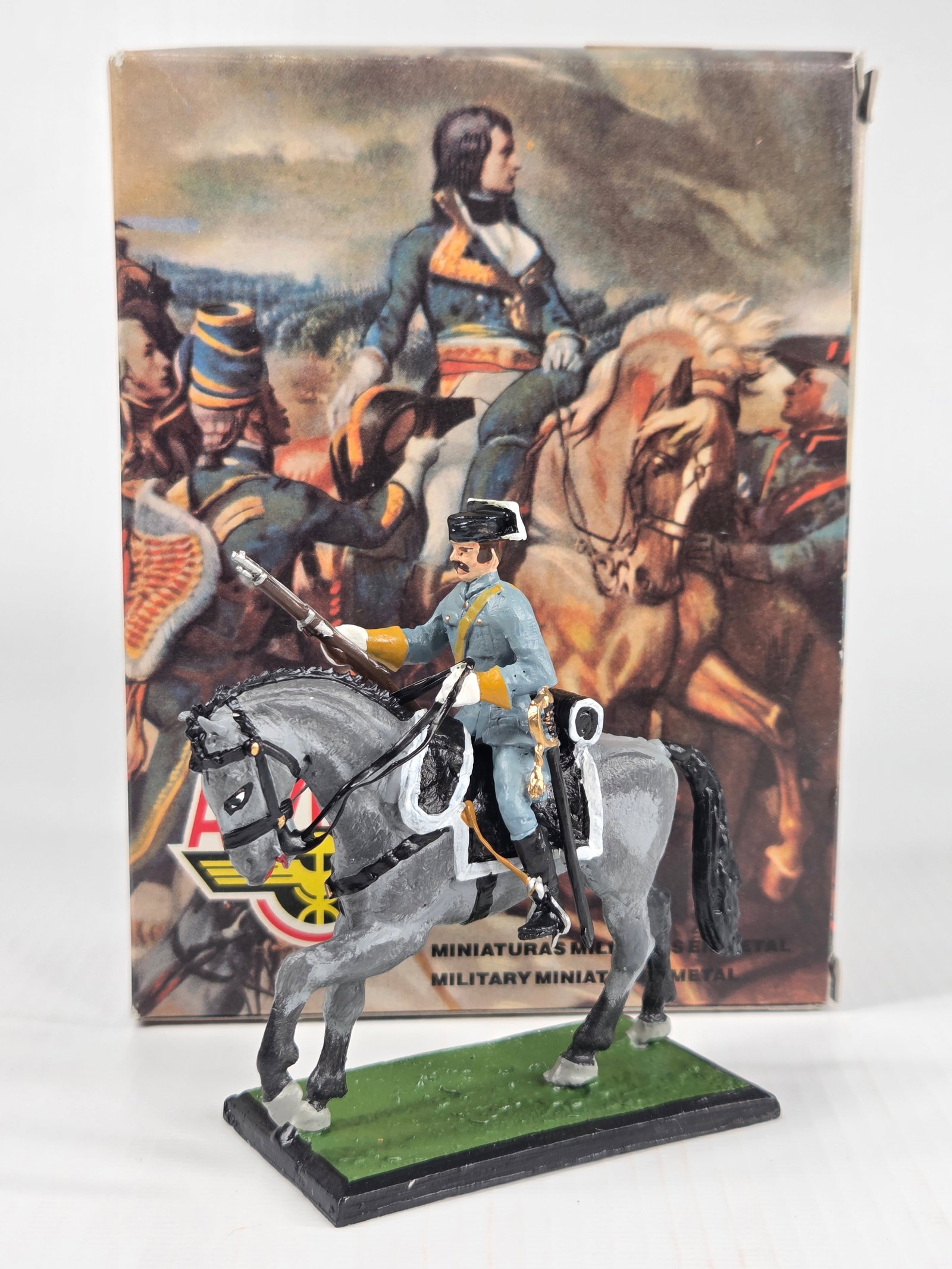 ALYMER HAND PAINTED MOUNTED LEAD SOLDIER: REMAINS IN VERY GOOD CONDITION, SHOWING LIGHT WEAR. INCLUDES ORIGINAL BOX.
