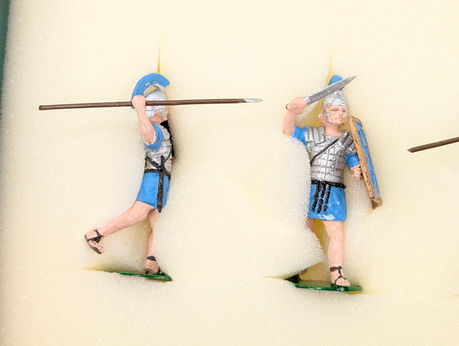 ALYMER AB-95 ROMANS ATTACKING - 2