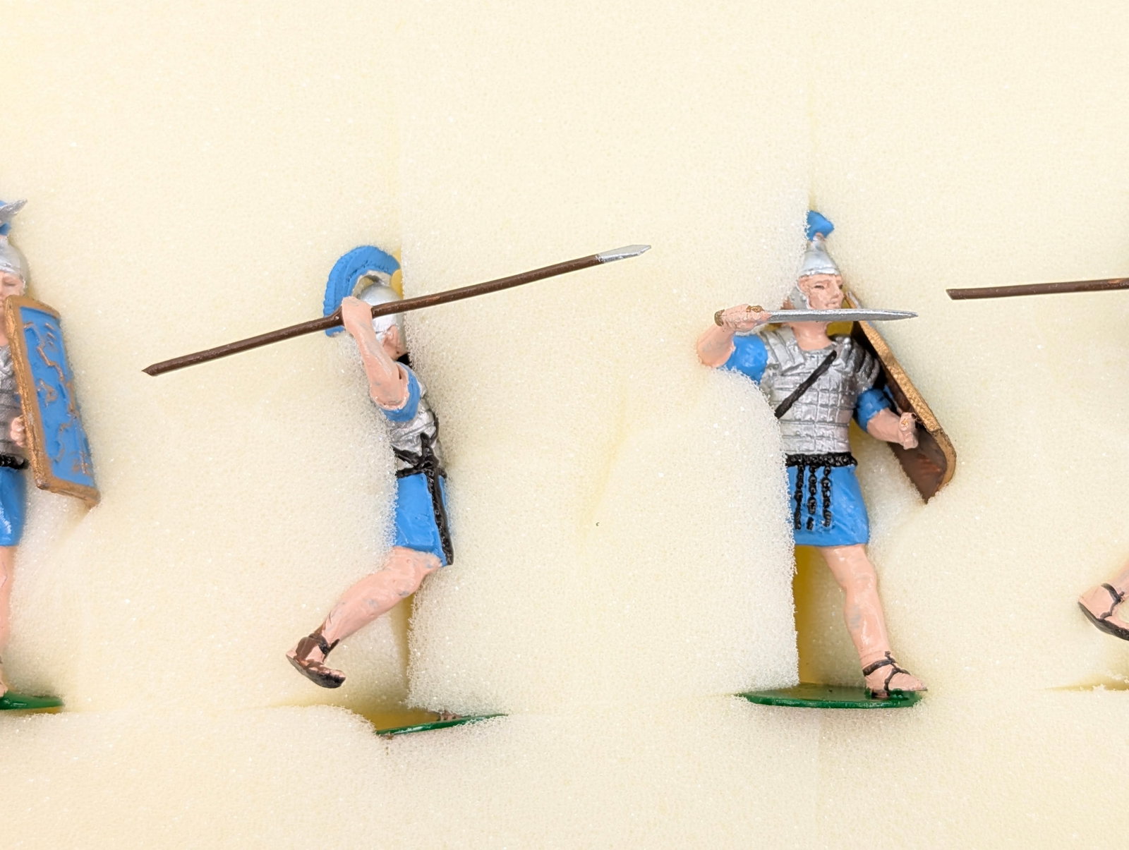 ALYMER AB-95 ROMANS ATTACKING - 3
