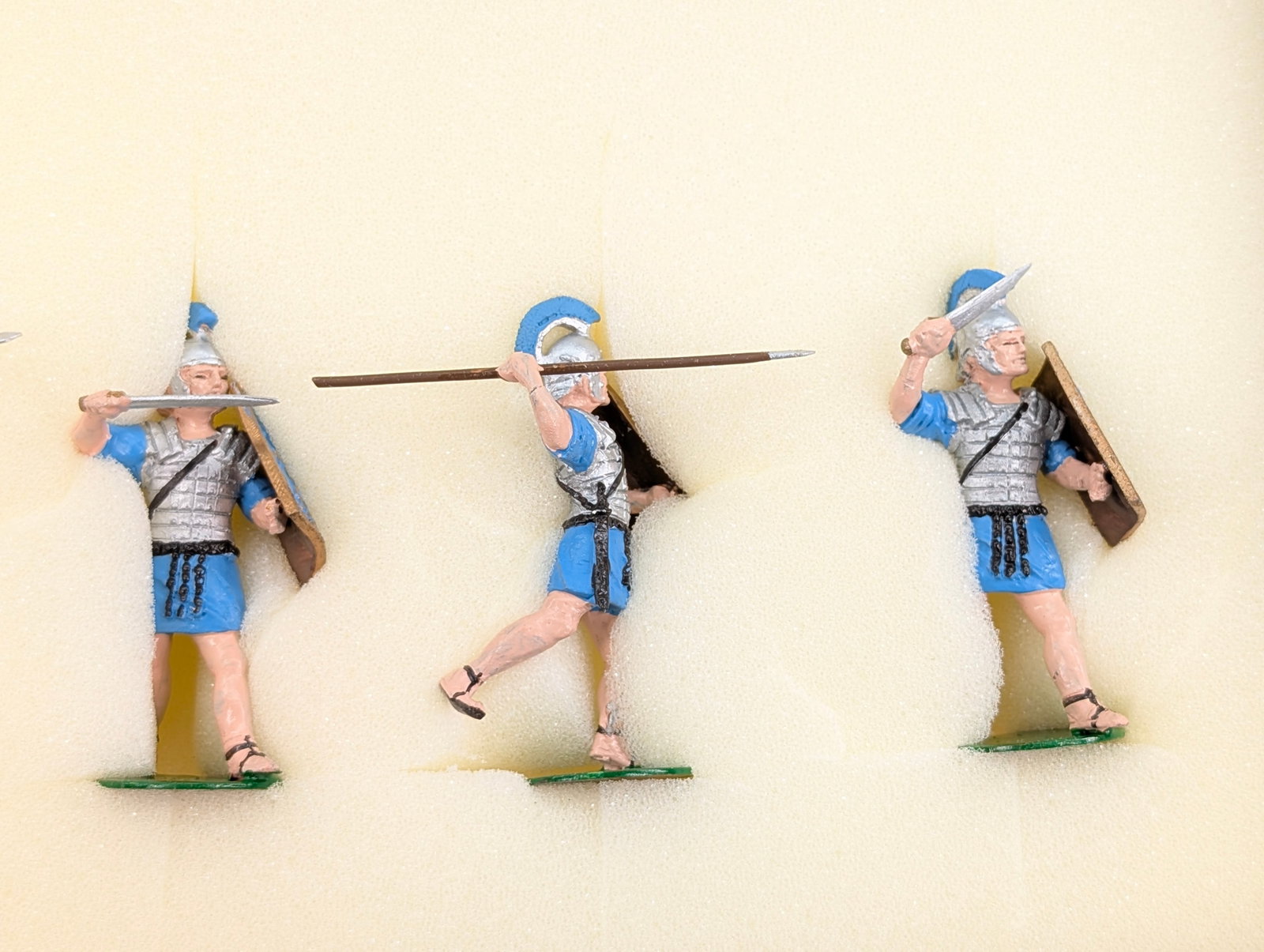 ALYMER AB-95 ROMANS ATTACKING - 4