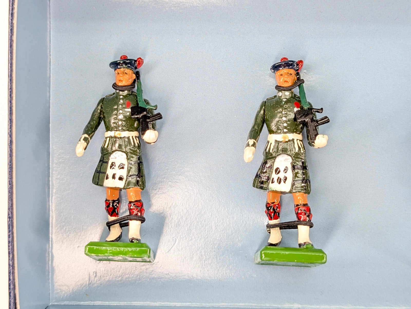 BRITAIN SCOTS GUARD HIGHLANDERS - 2