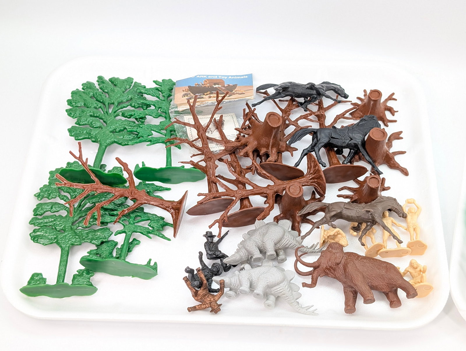 VARIOUS PLASTIC PLAYSET ACCESSORIES - 3