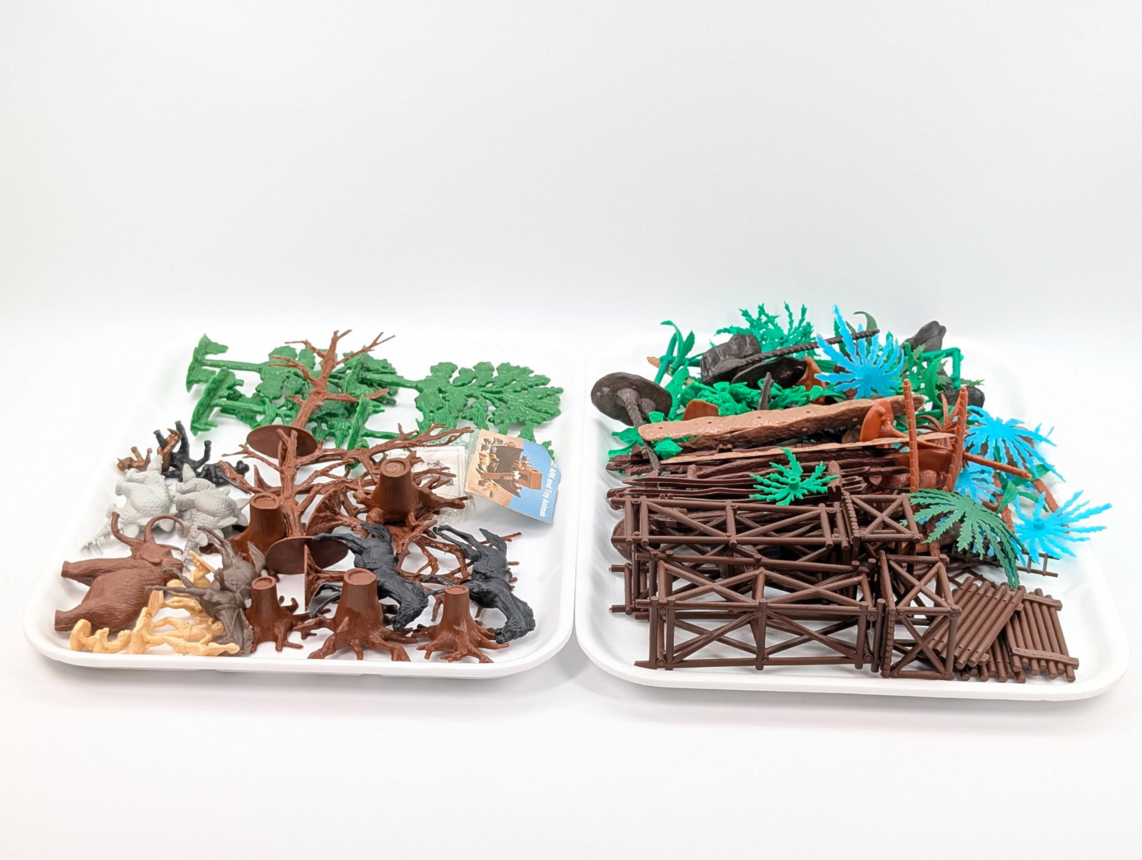 VARIOUS PLASTIC PLAYSET ACCESSORIES - 5