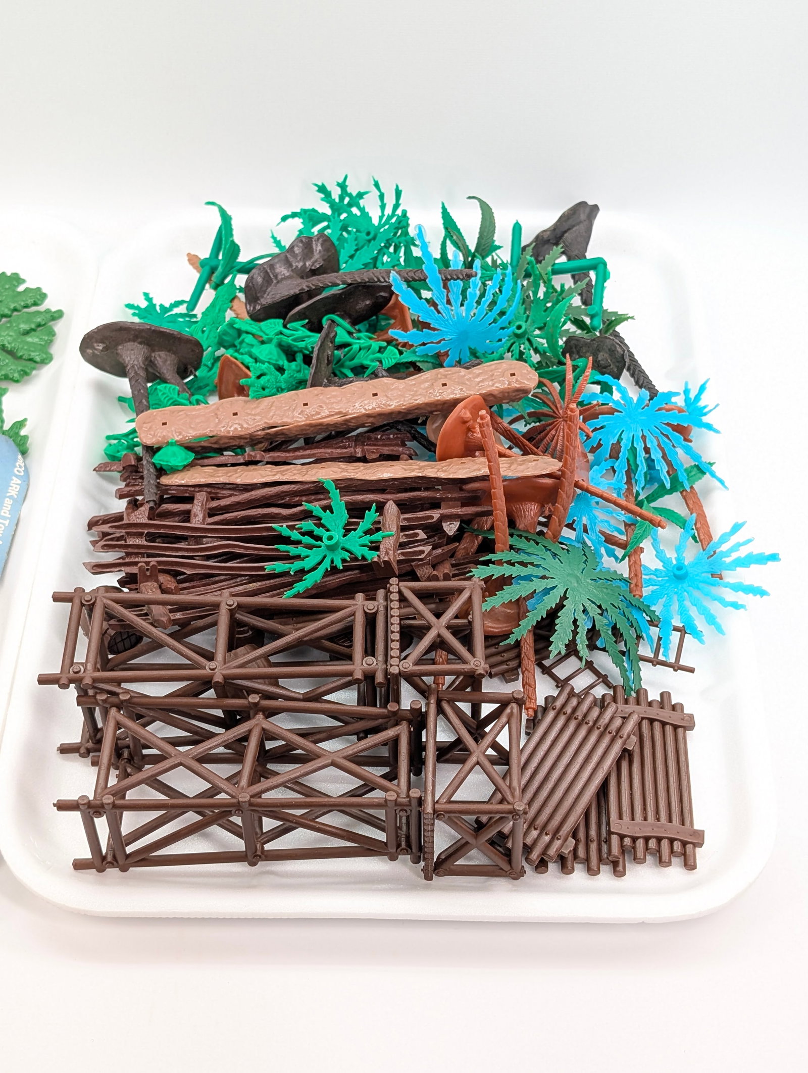 VARIOUS PLASTIC PLAYSET ACCESSORIES - 7