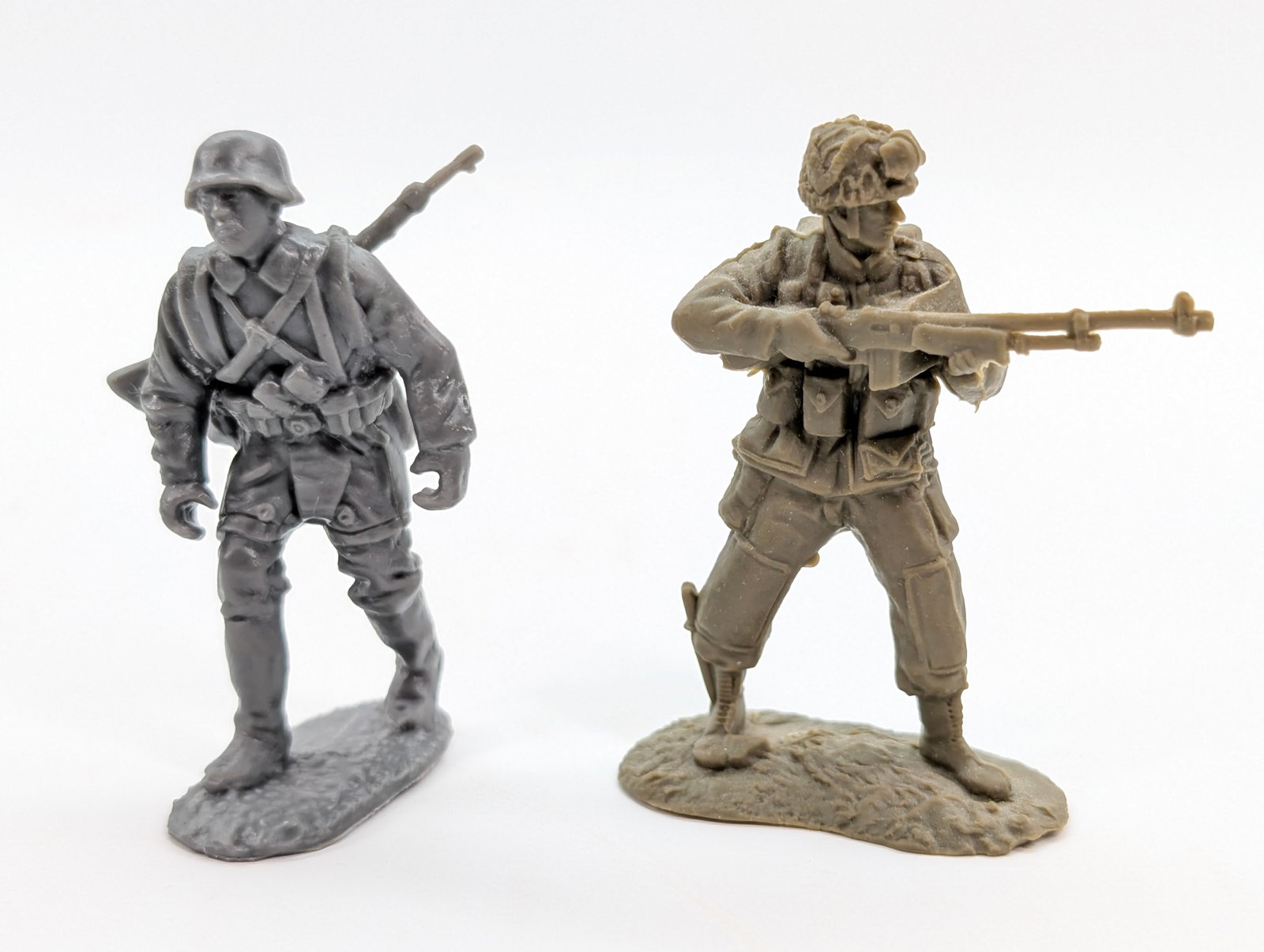 VARIOUS PLASTIC PLAYSET FIGURES - 4