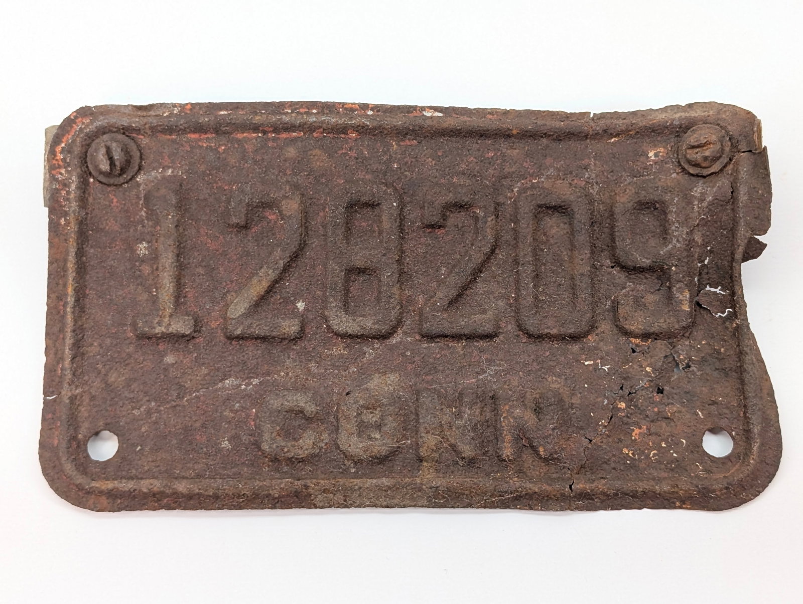 EARLY CONNECTICUT METAL LICENSE PLATE - POOR CONDITION: REMAINS IN POOR CONDITION, SHOWING RUST THROUGHOUT.