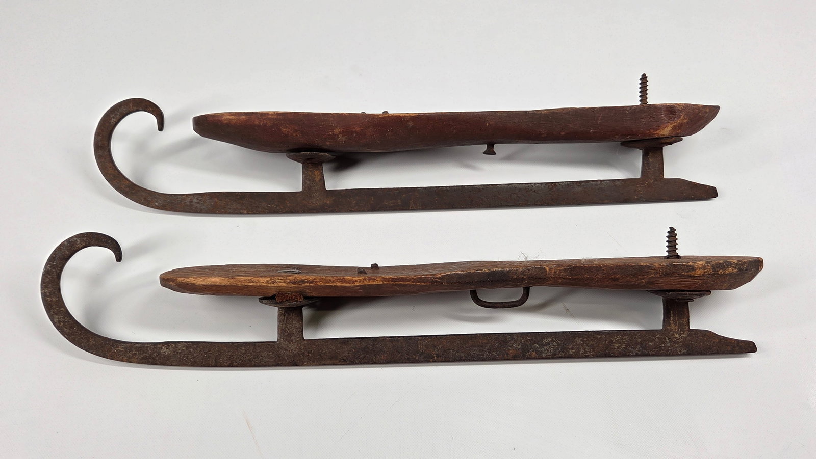 PAIR OF ANTIQUE WOOD & IRON ICE SKATES: PAIR REMAINS IN GOOD CONDITION, SHOWING LIGHT WEAR.
