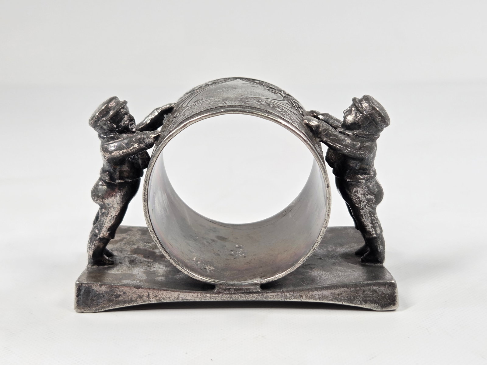 VICTORIAN ERA SILVERPLATE NAPKIN RING - TWO CHILDREN (1 of 4)
