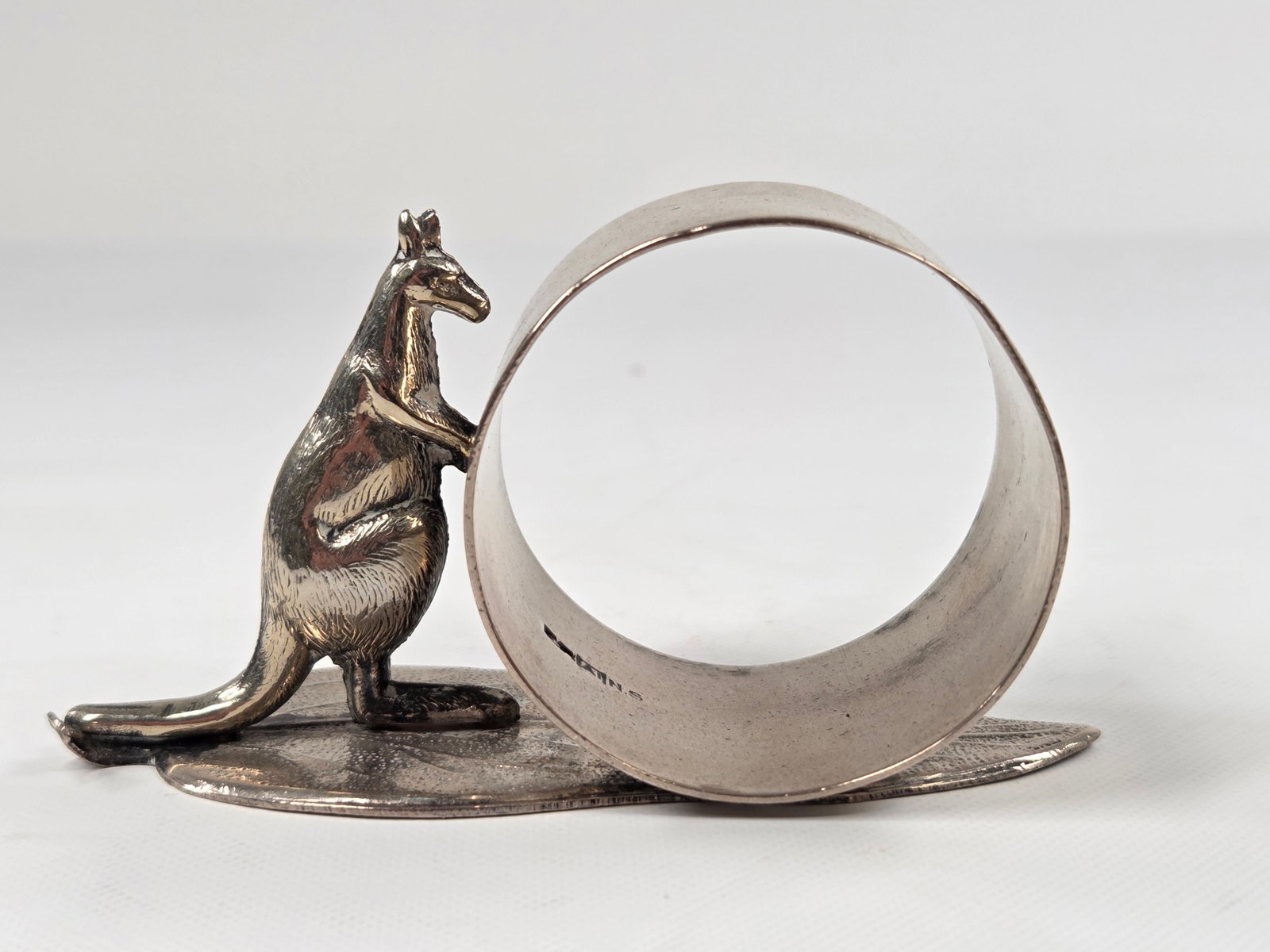 VICTORIAN ERA SILVERPLATE NAPKIN RING - KANGAROO (1 of 6)