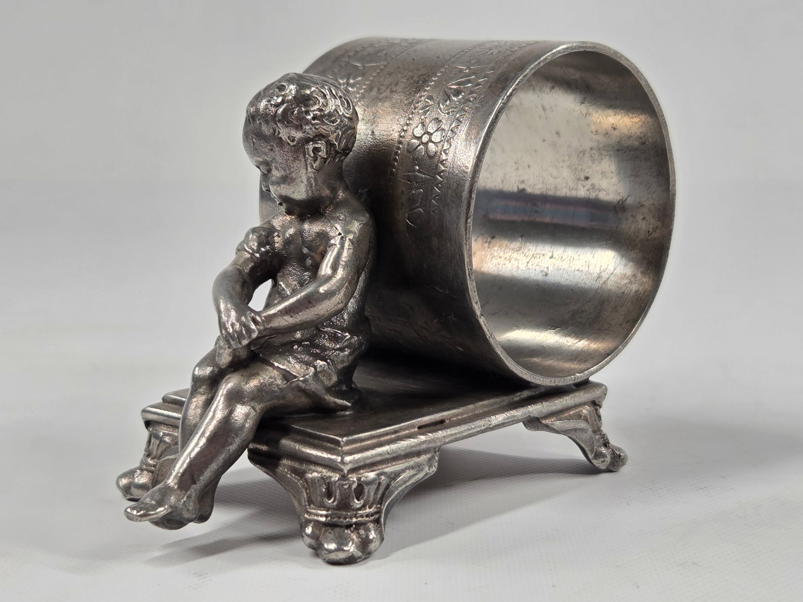 VICTORIAN ERA SILVERPLATE NAPKIN RING (1 of 4)