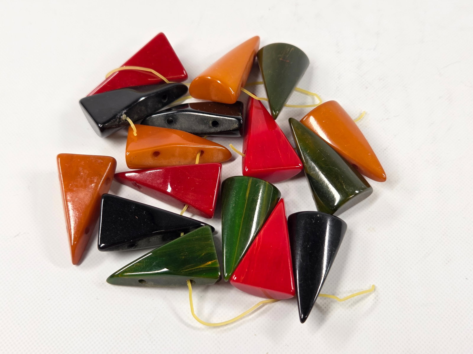 VARIOUS VINTAGE BAKELITE TRIANGLE JEWELRY PARTS (1 of 6)