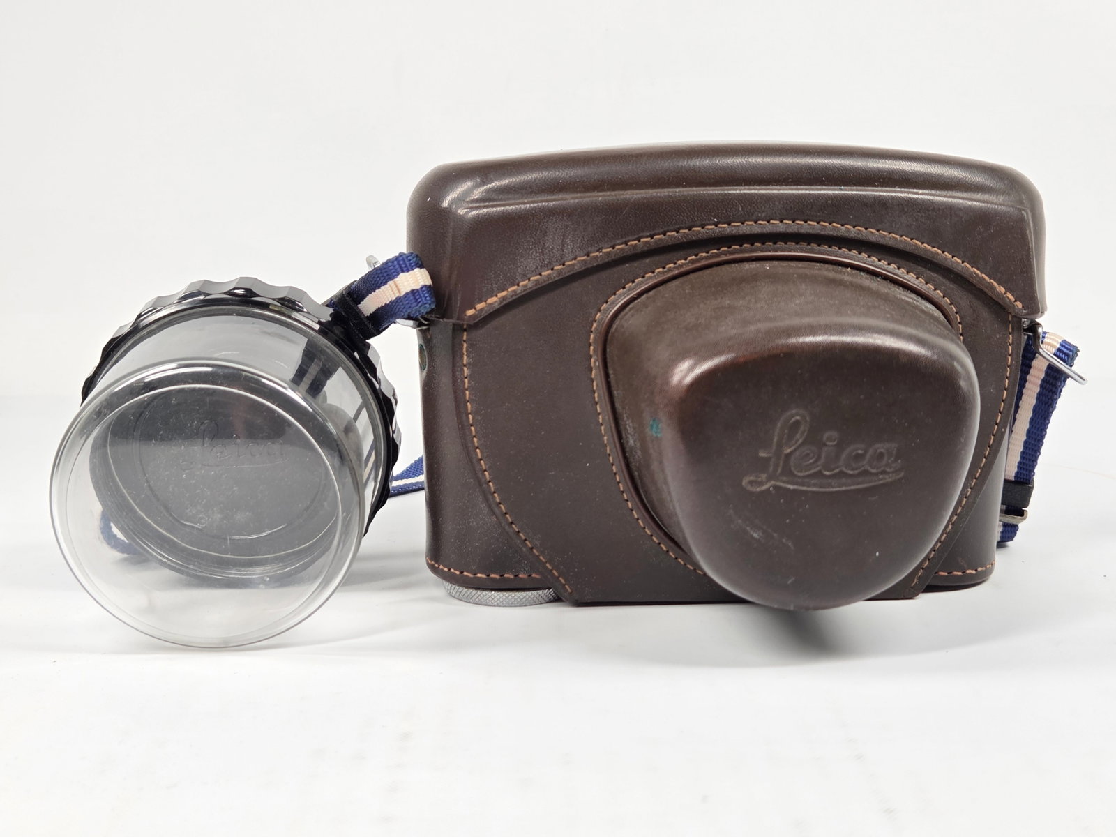 VINTAGE LEICA LEATHER CAMERA CASE (1 of 3)