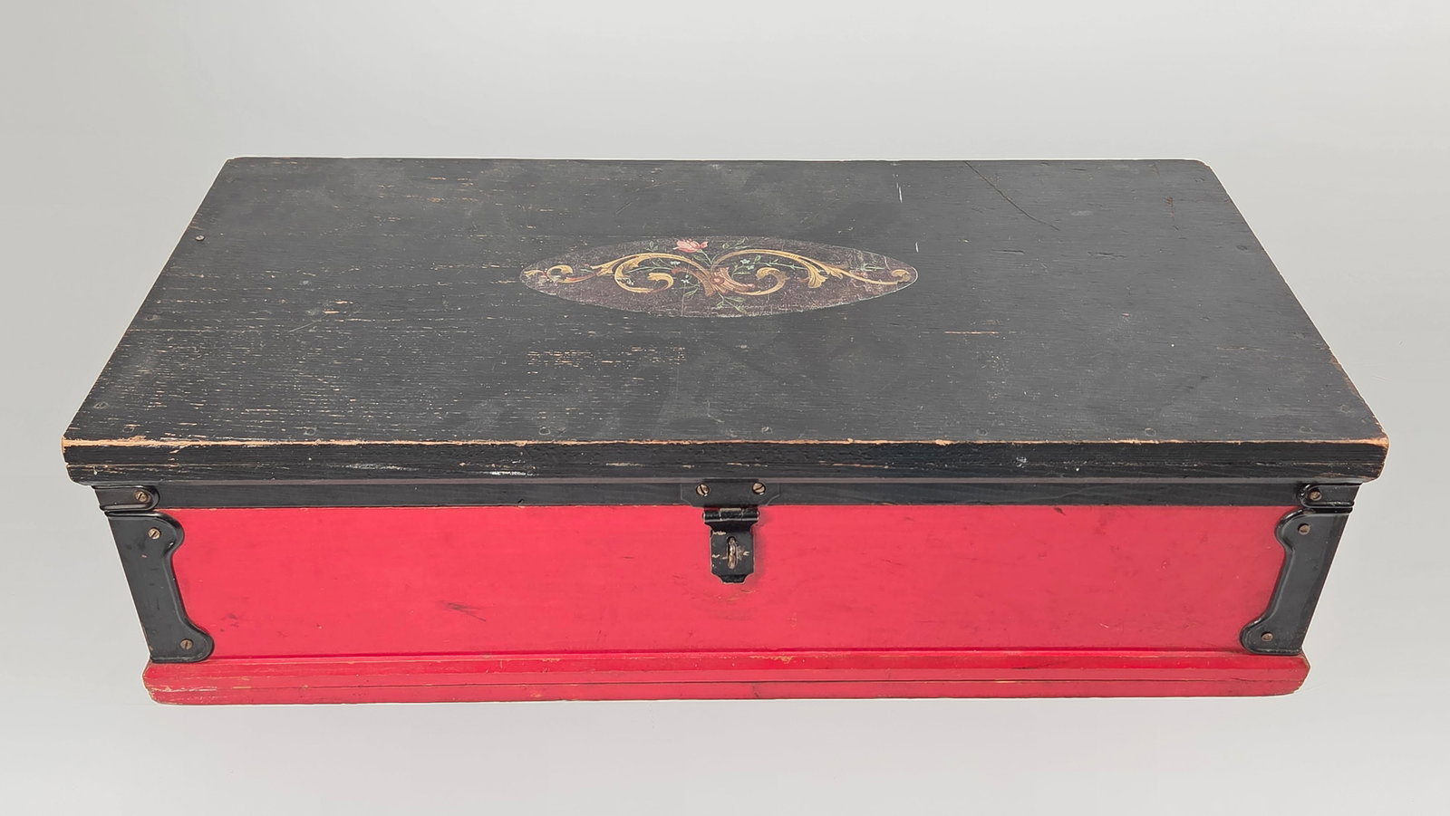 ANTIQUE WOOD BUDDY L TOOL CHEST: REMAINS IN FAIR TO GOOD CONDITION, SHOWING SOME TYPICAL WEAR.