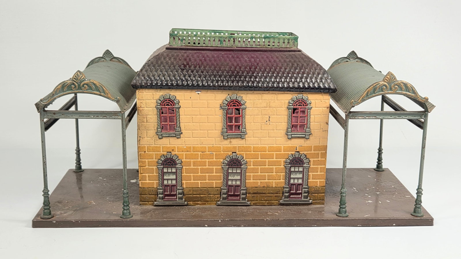 GERMAN PRE WAR MARKLIN TIN LITHO TRAIN STATION PARTS: PARTS STATION SHOWING TYPICAL USAGE WEAR THROUGHOUT. MISSING PIECES. SHOWING SOME PAINT SCRATCHES.