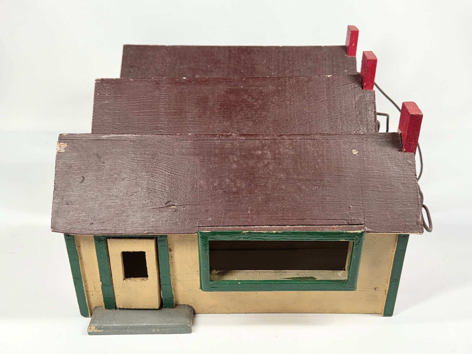 3) ANTIQUE PRIMITIVE WOOD HAND PAINTED CABIN BUILDINGS: ALL REMAIN IN FAIR TO GOOD CONDITION, SHOWING TYPICAL USAGE WEAR THROUGHOUT.