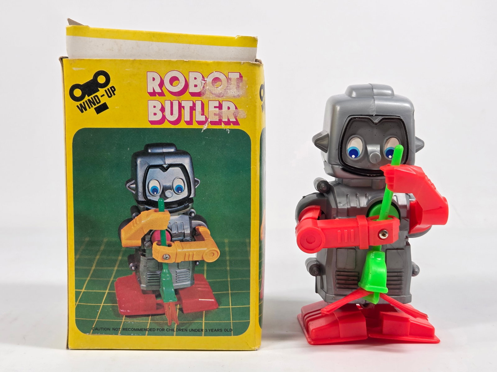 VINTAGE PLASTIC WIND UP ROBOT BUTLER (1 of 6)