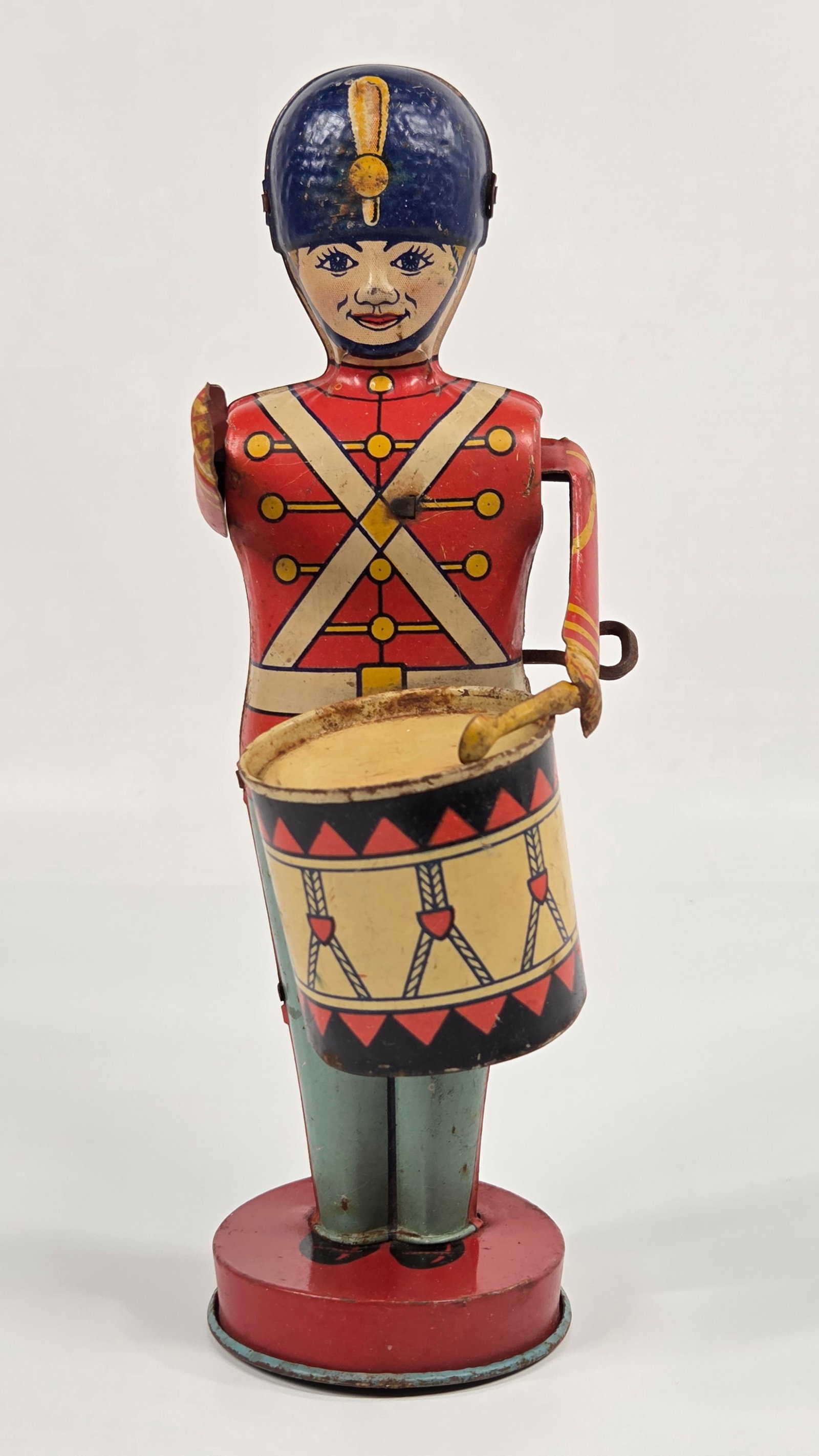 J. CHEIN TIN LITHO WIND UP DRUMMER SOLDIER: REMAINS IN FAIR TO GOOD CONDITION, SHOWING TYPICAL WEAR.