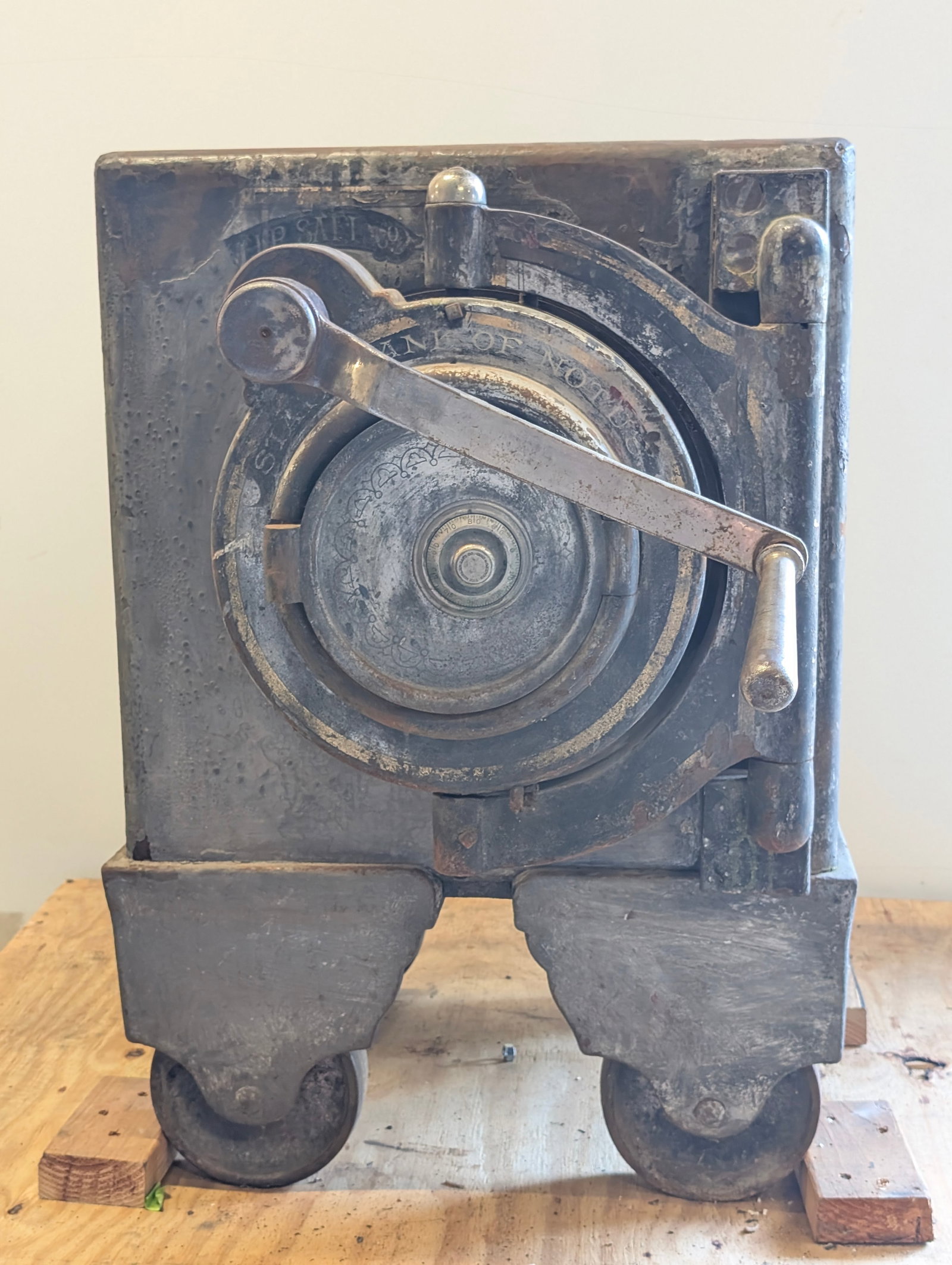 LARGE HEAVY ANTIQUE CIRCULAR DOOR SAFE (1 of 20)