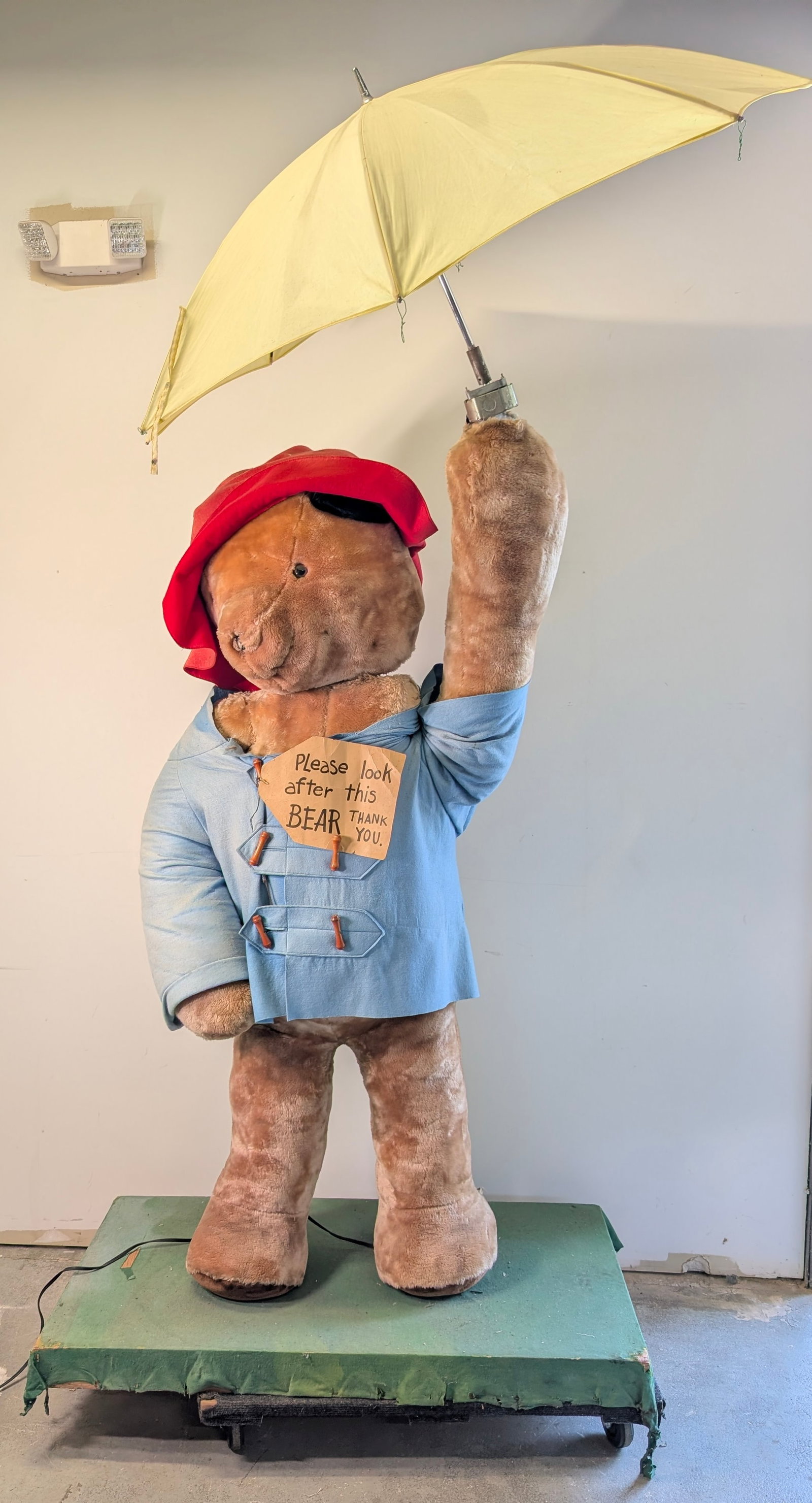 LARGE PADDINGTON BEAR ANIMATRONIC STORE DISPLAY (1 of 20)