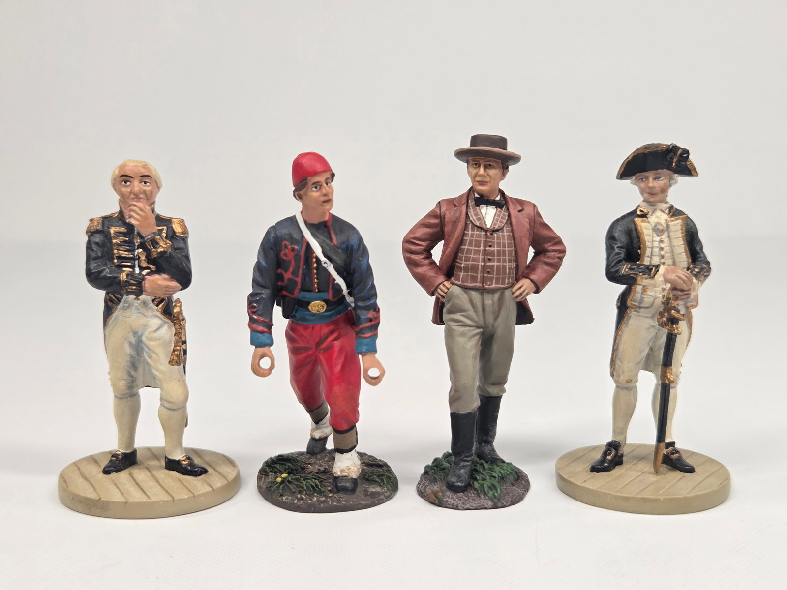 4) BRITAIN PAINTED SOLDIERS (1 of 5)