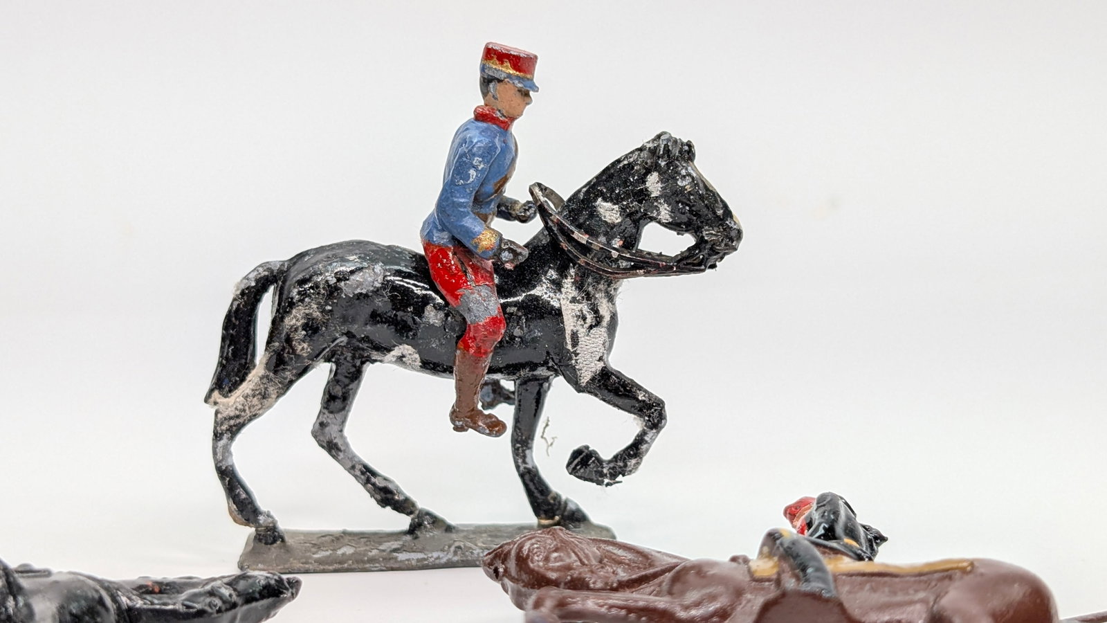 VARIOUS HAND PAINTED MOUNTED SOLDIERS - 2