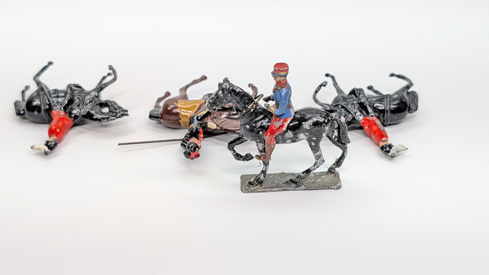 VARIOUS HAND PAINTED MOUNTED SOLDIERS - 6