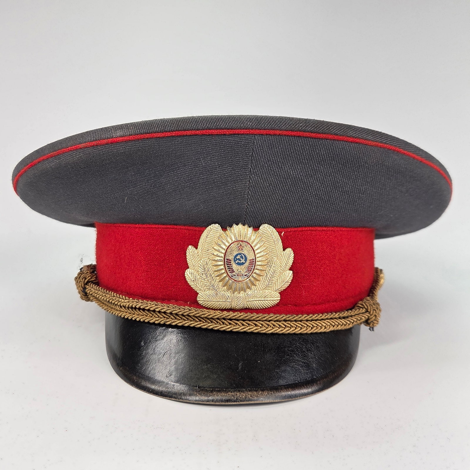 SOVIET UNION POLICE VISOR CAP: REMAINS IN GOOD CONDITION SHOWING TYPICAL WEAR