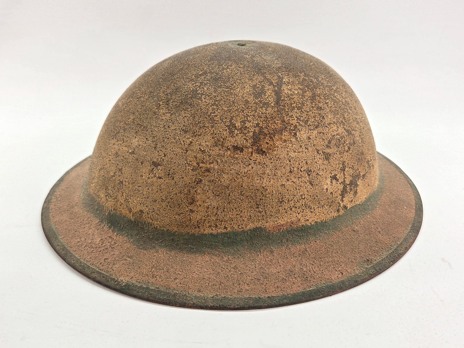 WW1 DOUGHBOY HELMET: SHOWING PITTING AND PAINT LOSS