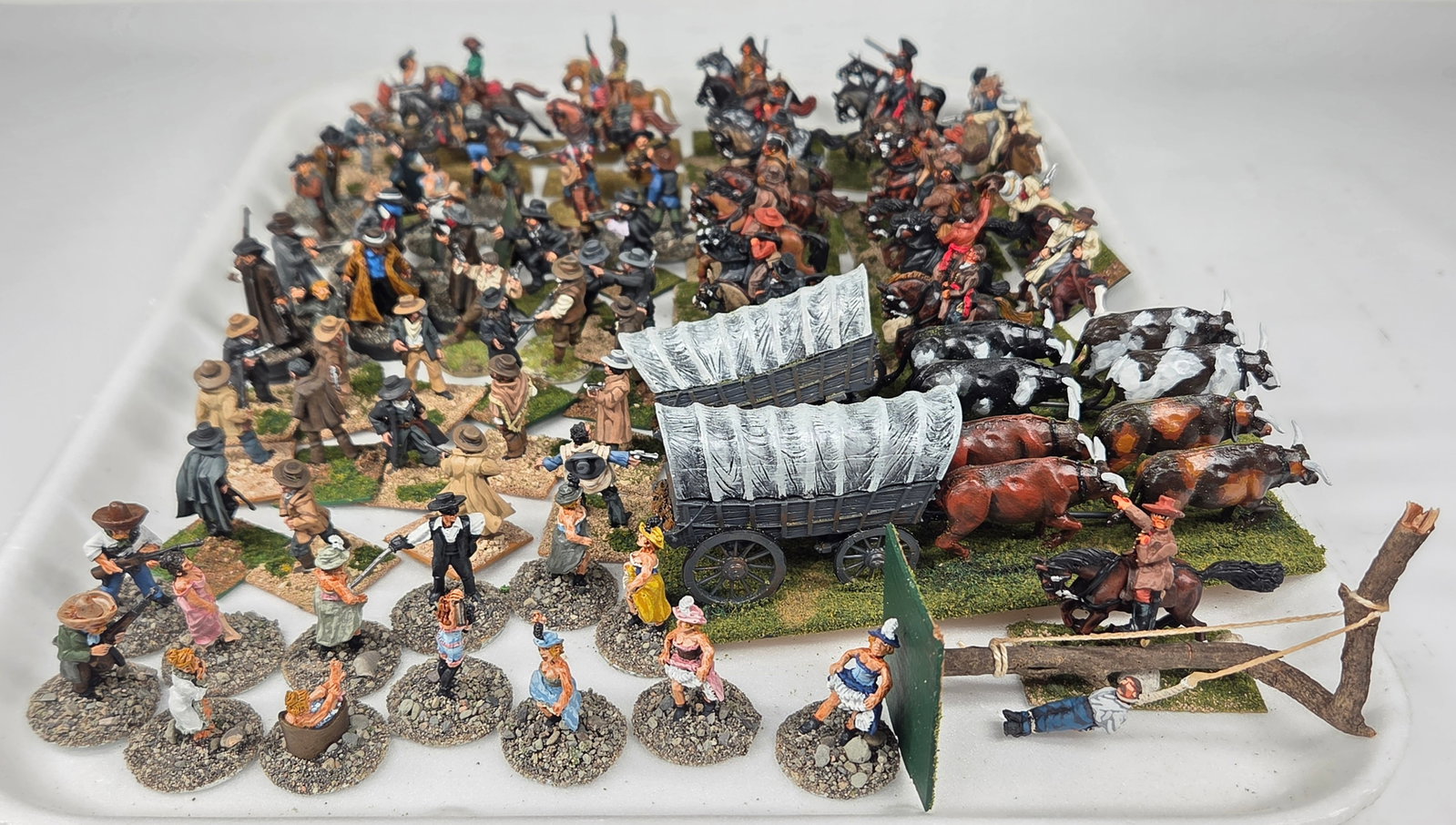 ASSORTMENT OF WESTERN GAMING FIGURES: ALL REMAIN IN VERY GOOD CONDITION, WELL DONE.