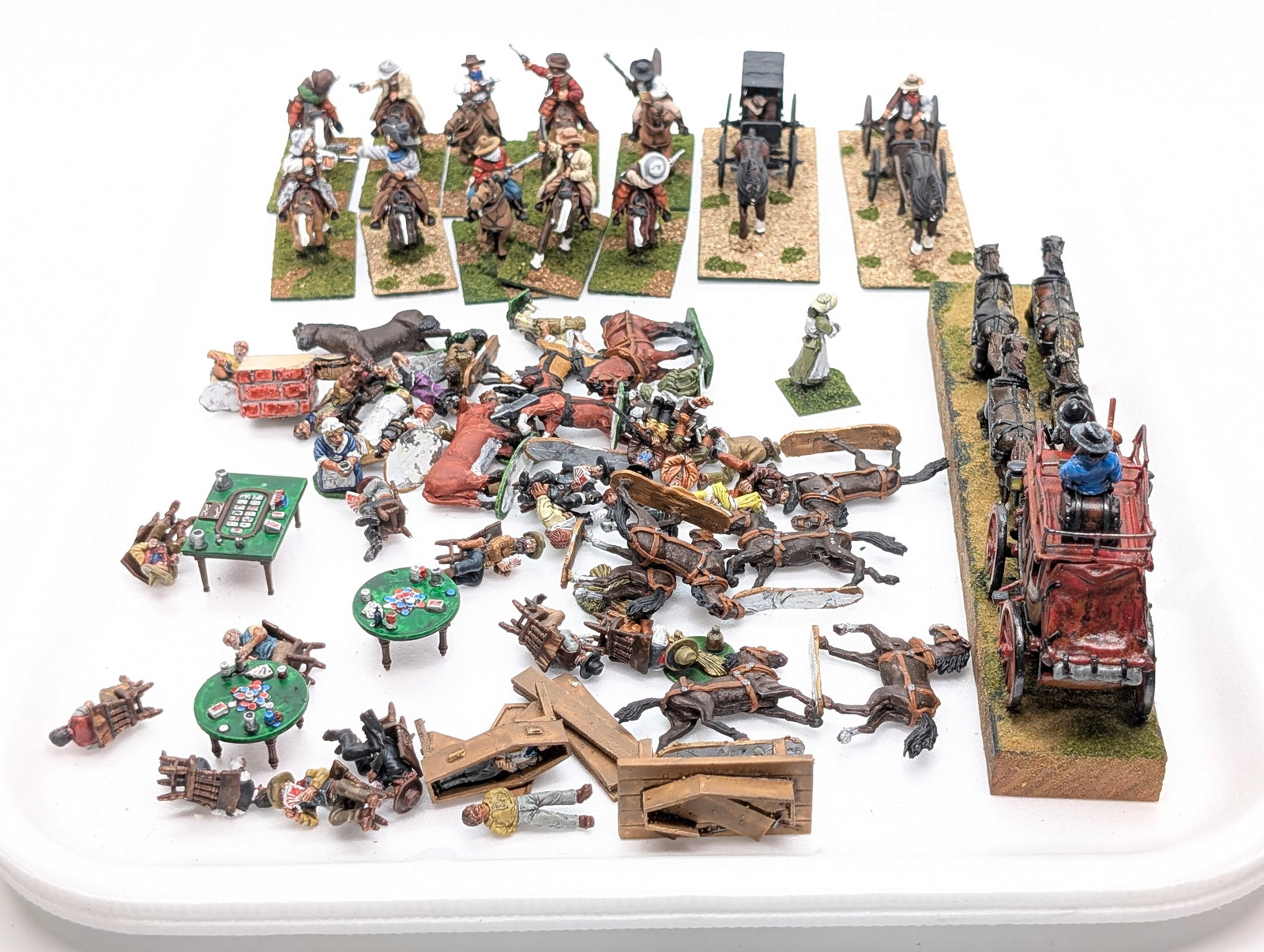 VARIOUS WESTERN GAMING FIGURES W/ STAGECOACH (1 of 8)