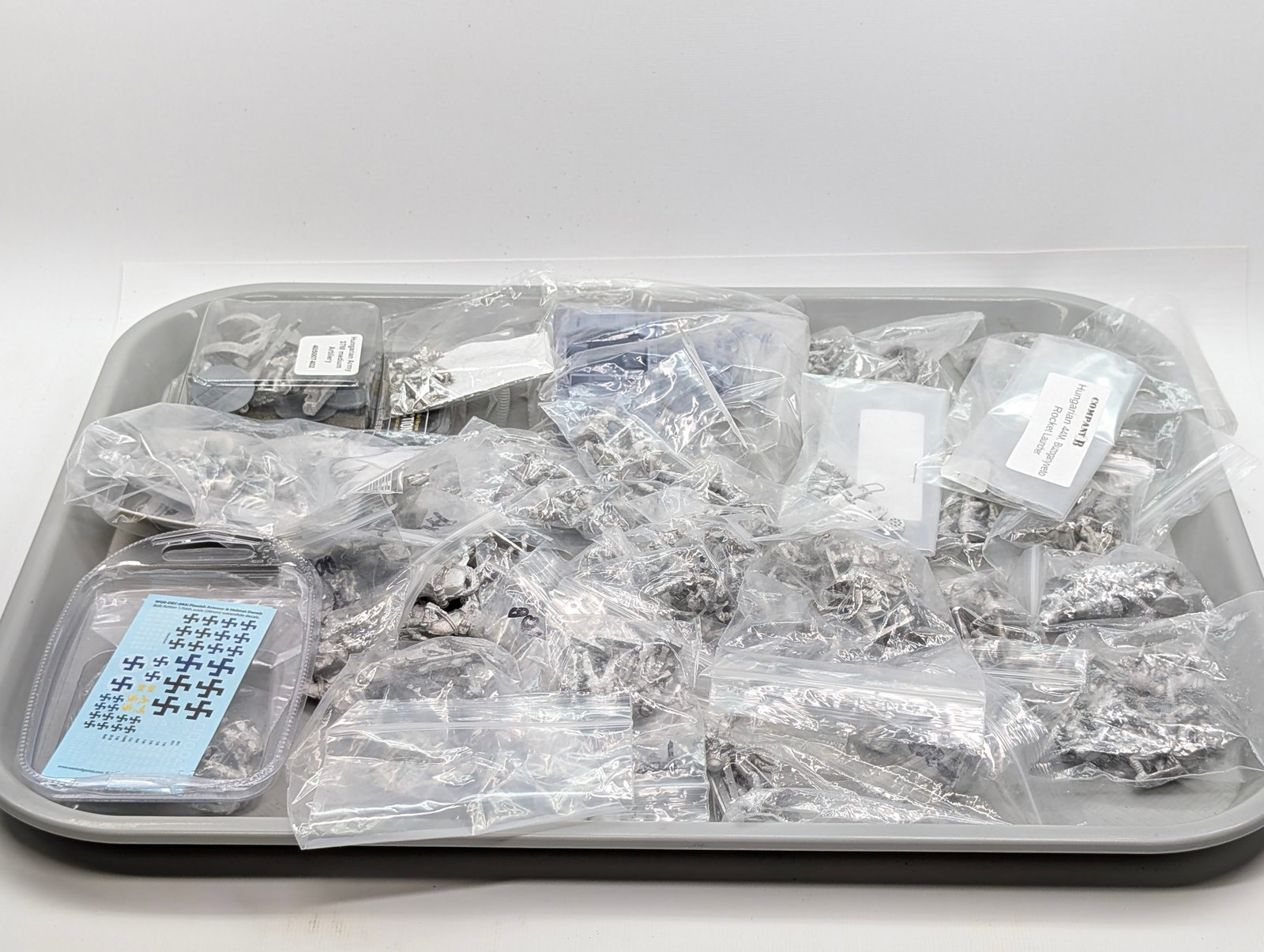 UNUSED WWII AXIS WARGAMING SOLDIERS (1 of 8)