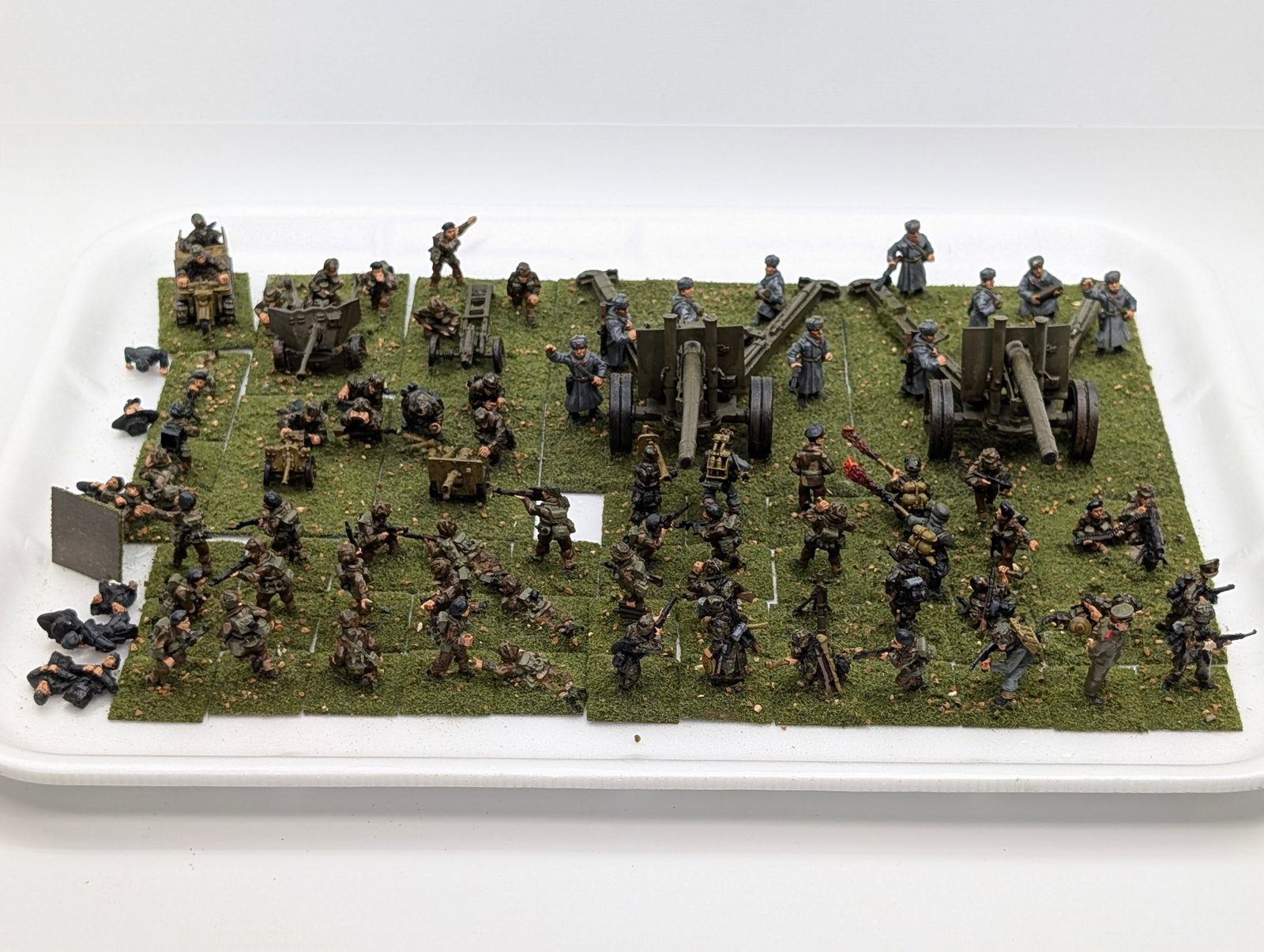 WWII GERMAN & RUSSIAN WARGAMING SOLDIERS: ALL REMAIN IN VERY GOOD CONDITION, WELL DONE.