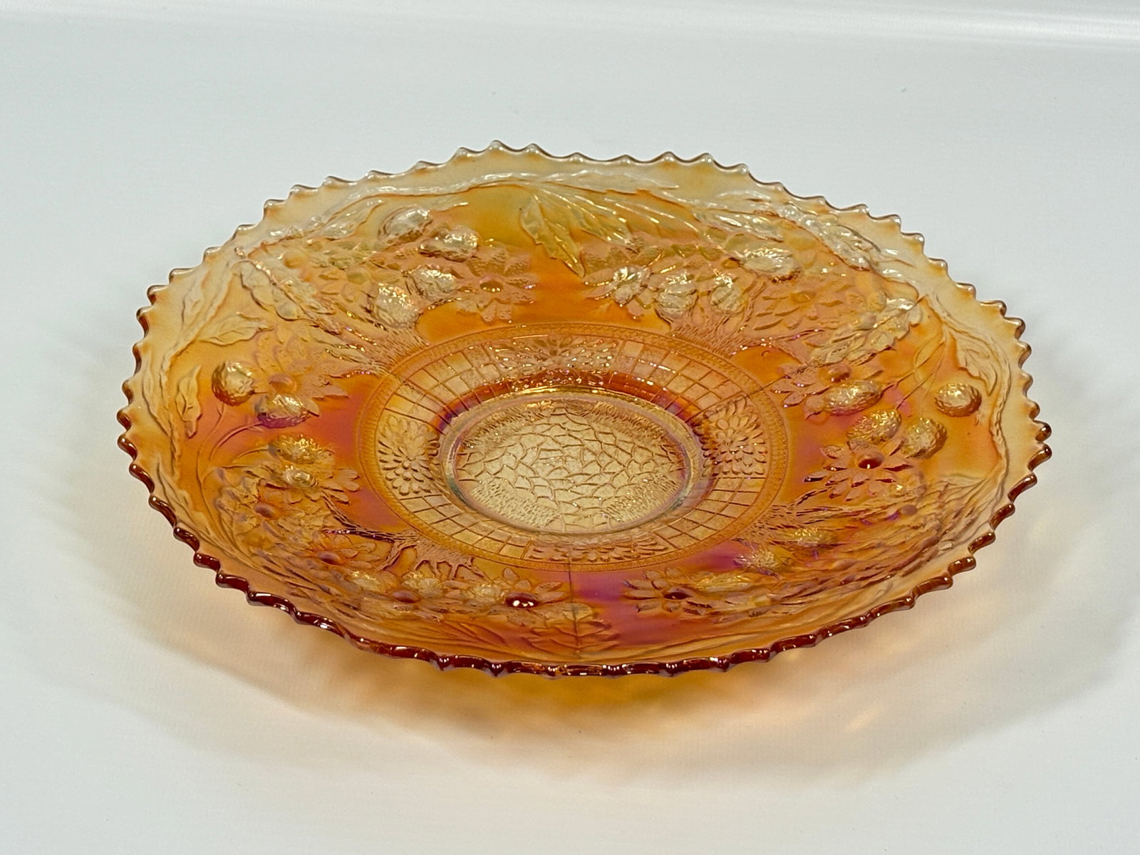 FENTON MARIGOLD ORANGE TREE PLATE BERRY BUSH BACK: REMAINS IN VERY GOOD CONDITION, NO CHIPS OR CRACKS.