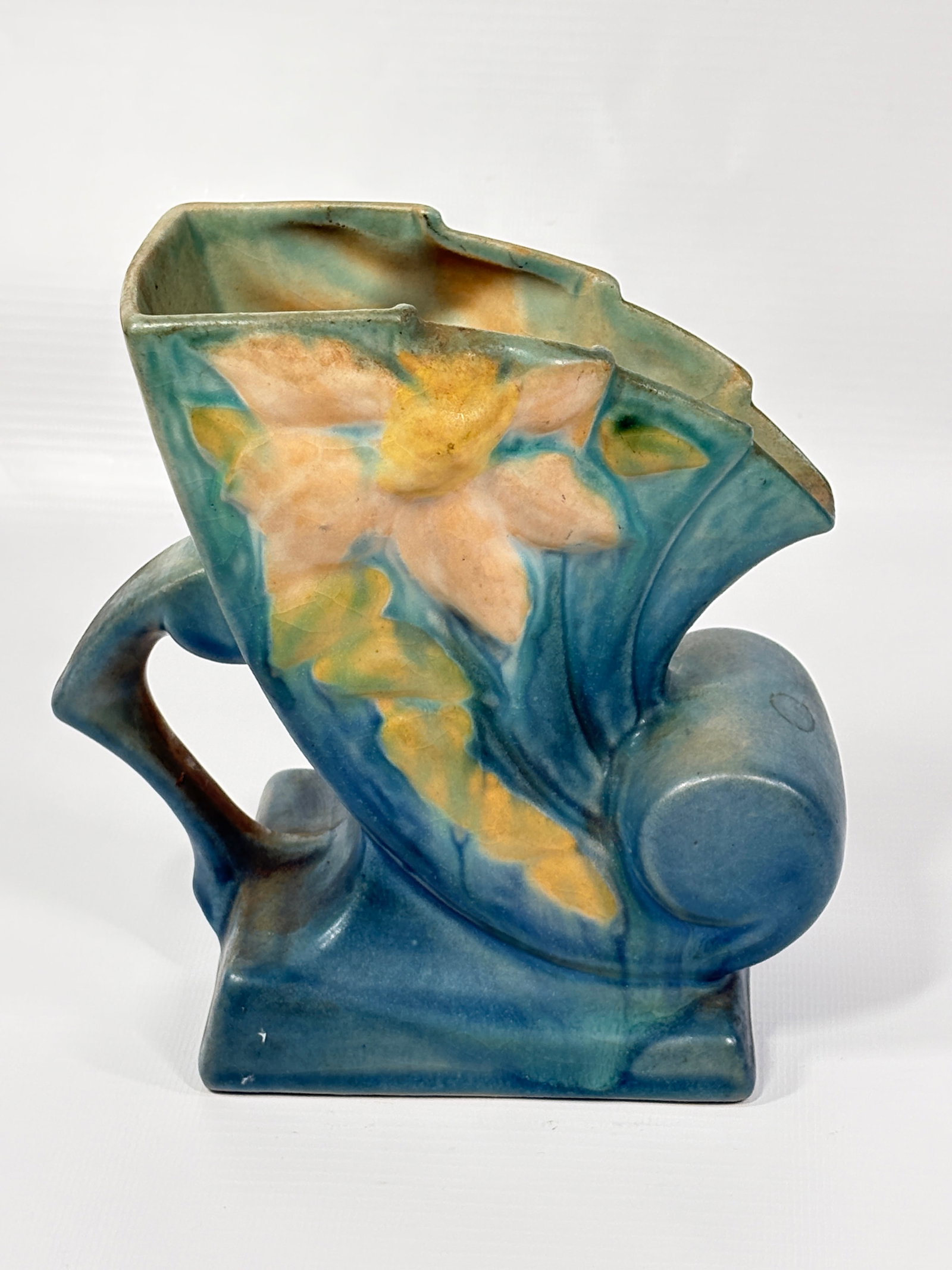ROSEVILLE POTTERY 193-6" CLEMATIS CORNUCOPIA VASE: REMAINS IN GOOD CONDITION, SHOWING SOME TYPICAL USAGE WEAR. NEEDS CLEANED.