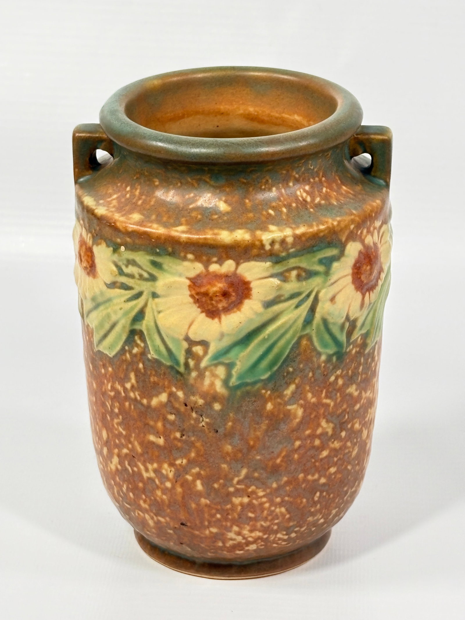 ROSEVILLE POTTERY DAHLROSE VASE: REMAINS IN VERY GOOD CONDITION, NO CHIPS OR CRACKS.