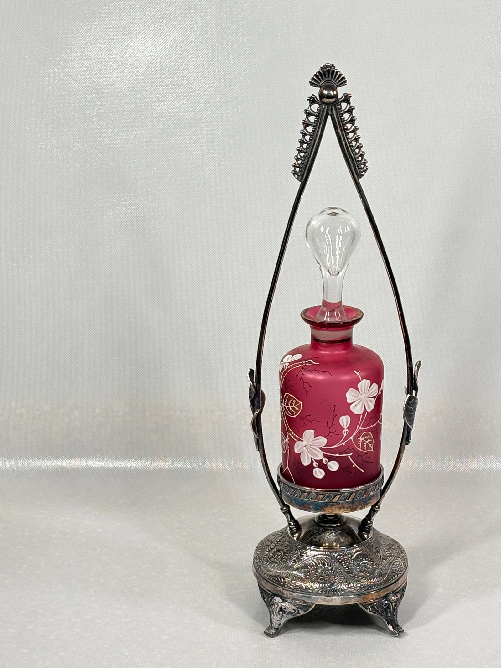 HAND PAINTED CRANBERRY GLASS PERFUME COLOGNE BOTTLE W/ CASTOR (1 of 11)