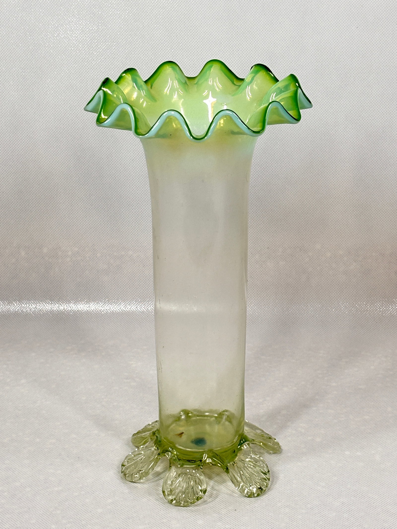 BOHEMIAN KRALIK URANIUM ART GLASS VASE (1 of 6)