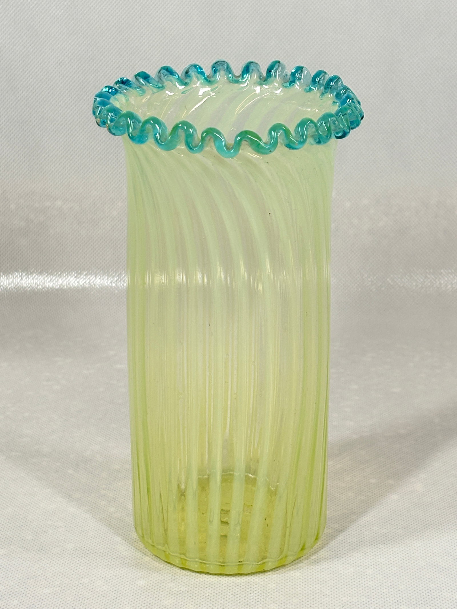 VICTORIAN ERA AQUA CREST VASELINE GLASS VASE: REMAINS IN VERY GOOD CONDITION, SHOWING SOME TYPICAL USAGE WEAR. NO CHIPS OR CRACKS.