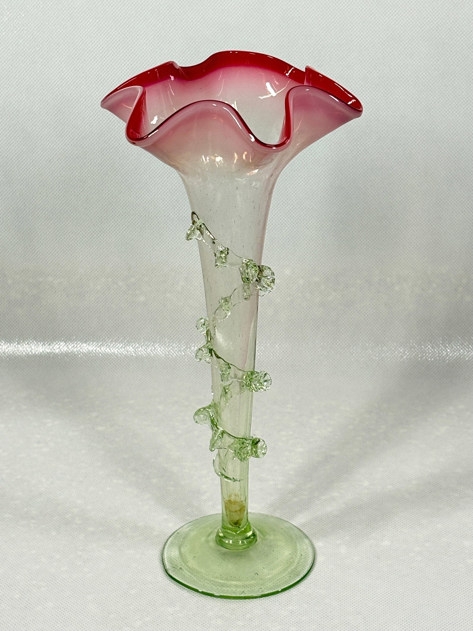 VICTORIAN ERA ENGLISH ART GLASS VASE: REMAINS IN VERY GOOD CONDITION, SHOWING SOME TYPICAL USAGE WEAR. NO CHIPS OR CRACKS.