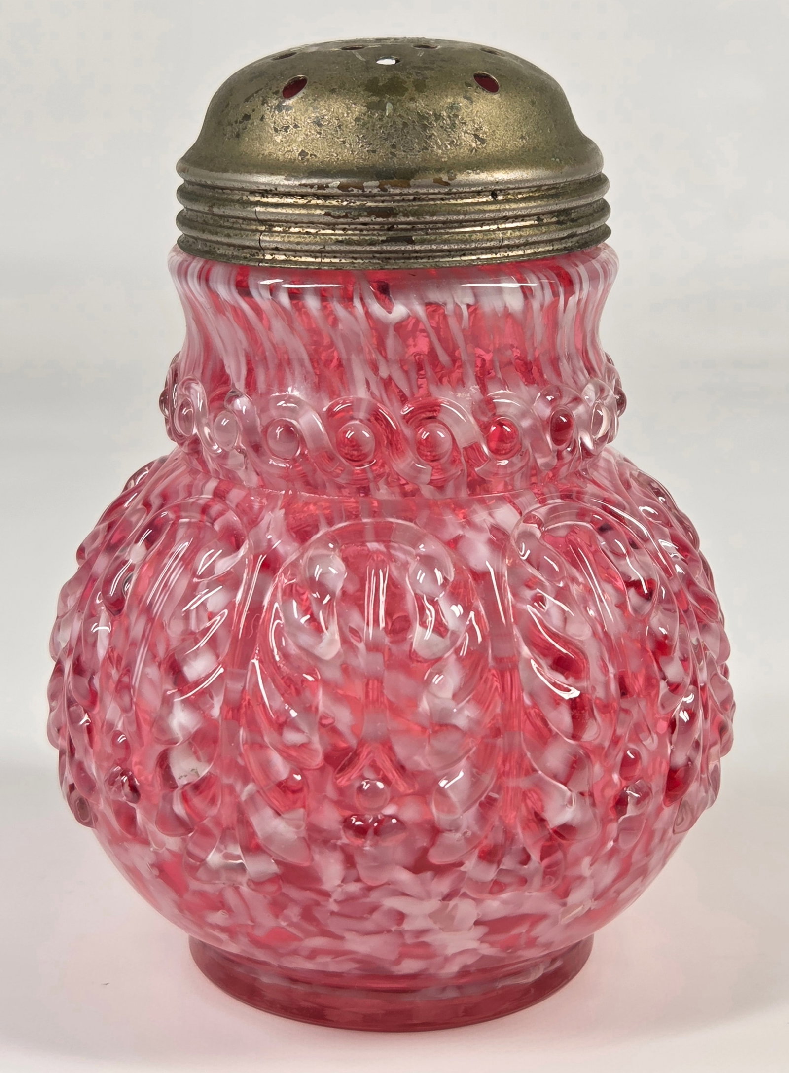 NORTHWOOD CRANBERRY SPATTER OPALESCENT LEAF UMBRELLA SHAKER (1 of 3)