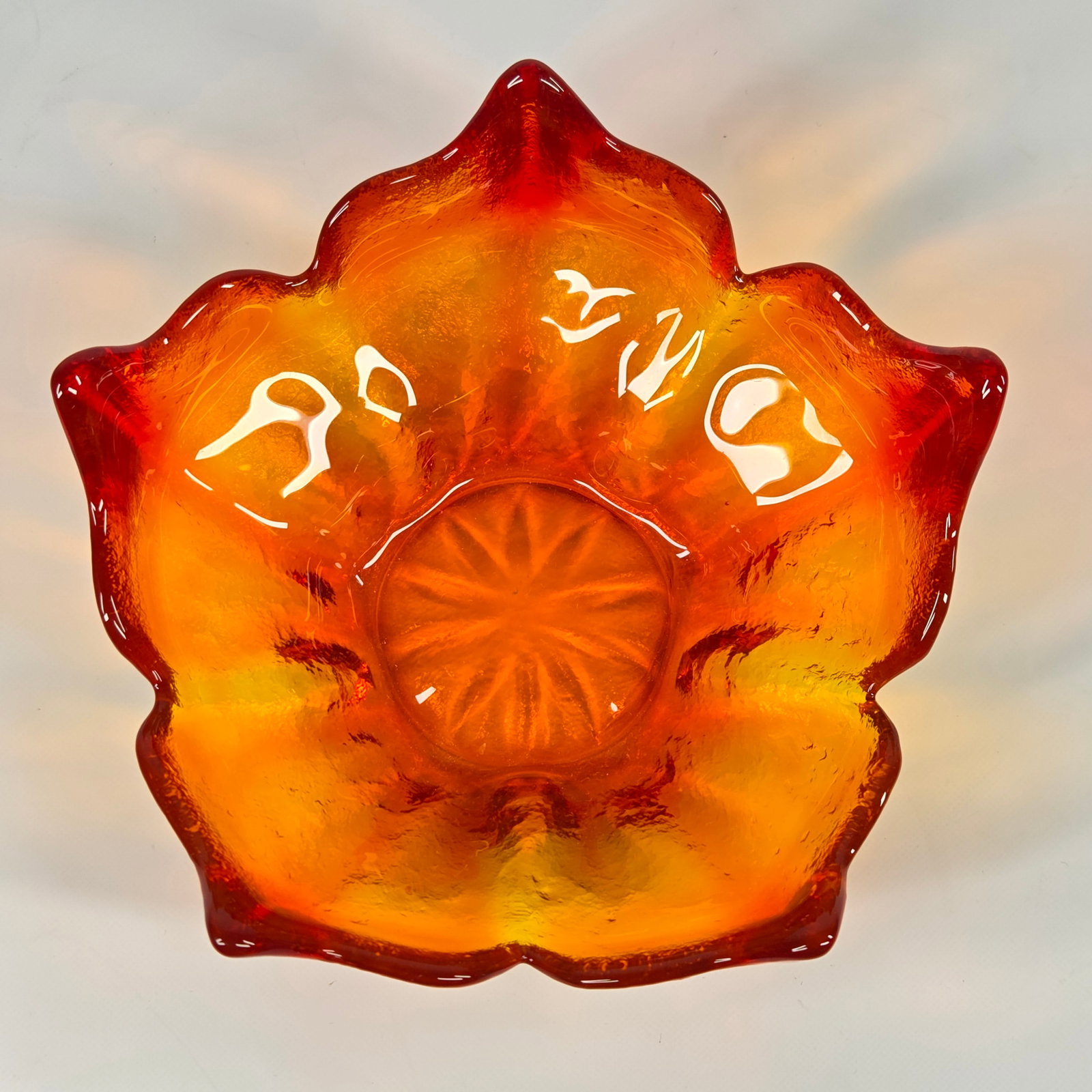 ORANGE AMBERINA FLOWER SHAPED BOWL: REMAINS IN VERY GOOD CLEAN CONDITION. NO CHIPS OR CRACKS.