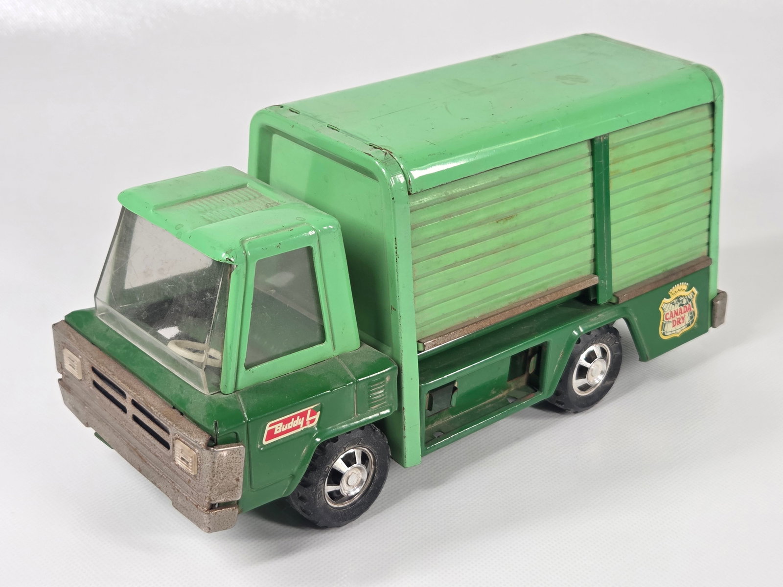 BUDDY L PRESSED STEEL CANADA DRY BEVERAGE TRUCK (1 of 4)