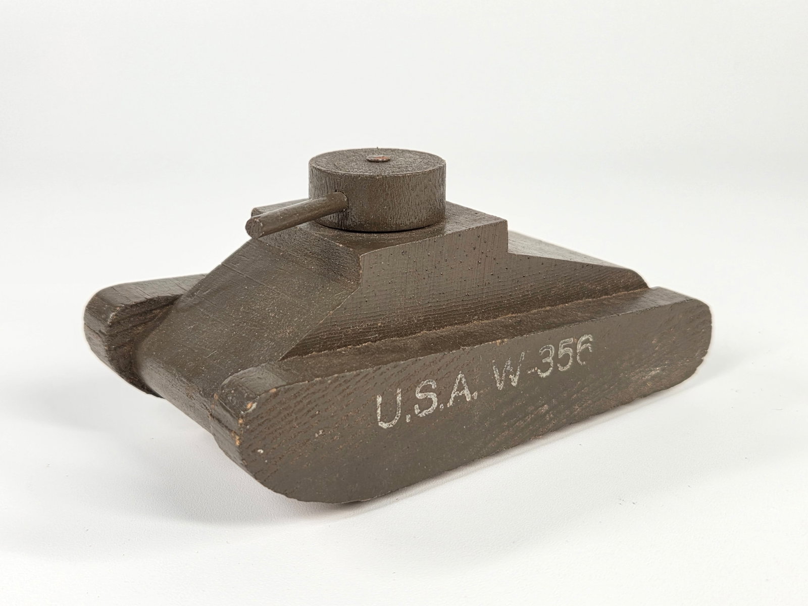 VINTAGE WOOD USA W-356 MILITARY TANK: REMAINS IN GOOD CONDITION, SHOWING SOME LIGHT TYPICAL WEAR.