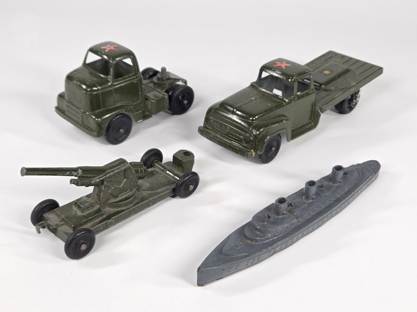 4) VINTAGE TOOTSIETOY MILITARY VEHICLES (1 of 6)