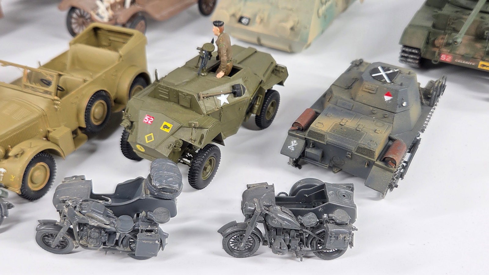 VARIOUS BUILT MILITARY MODEL KITS - 3