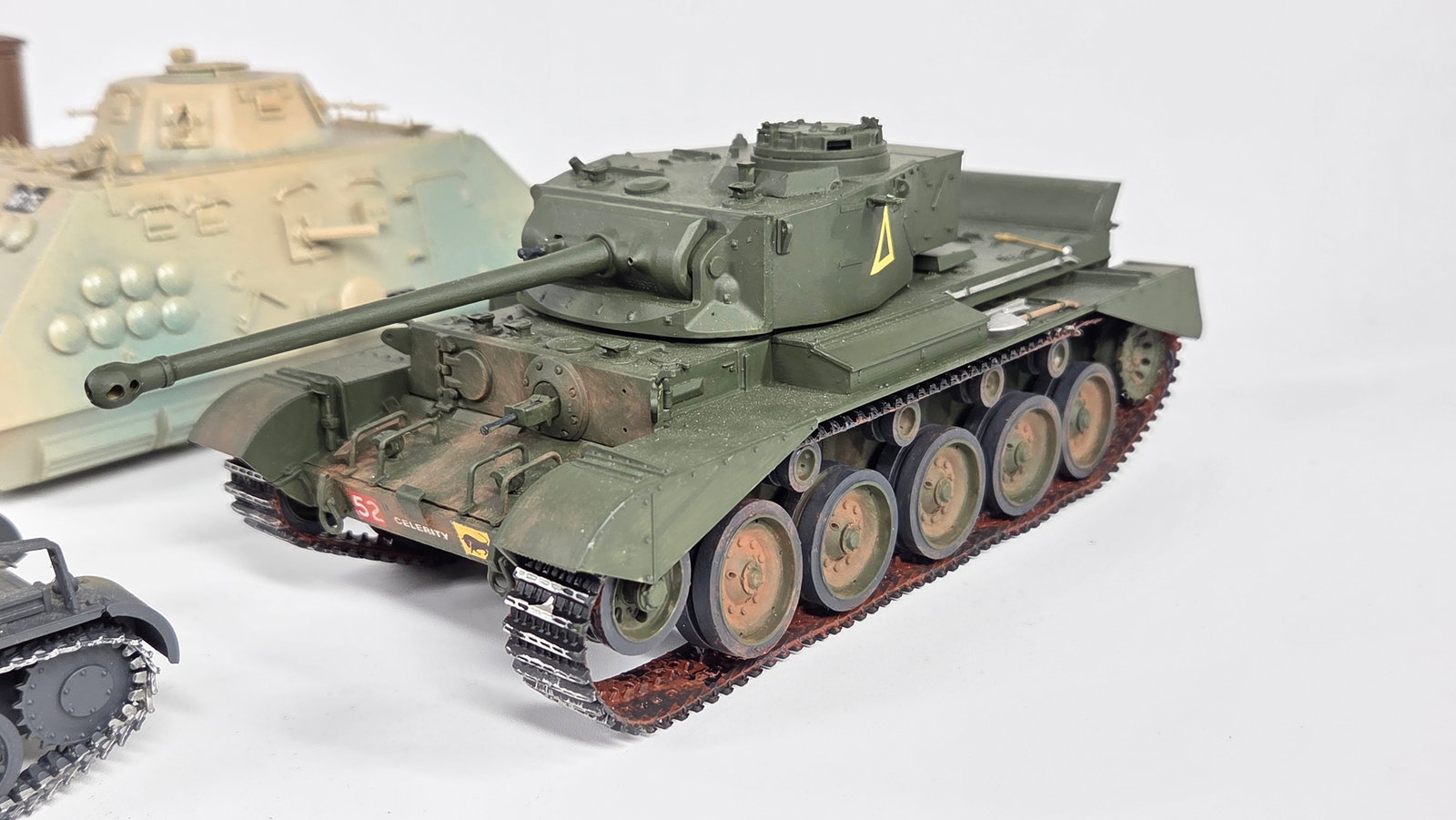 VARIOUS BUILT MILITARY MODEL KITS - 4