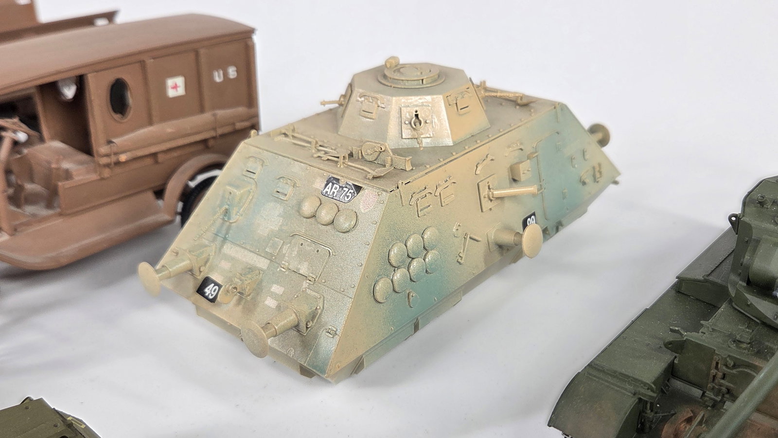 VARIOUS BUILT MILITARY MODEL KITS - 5